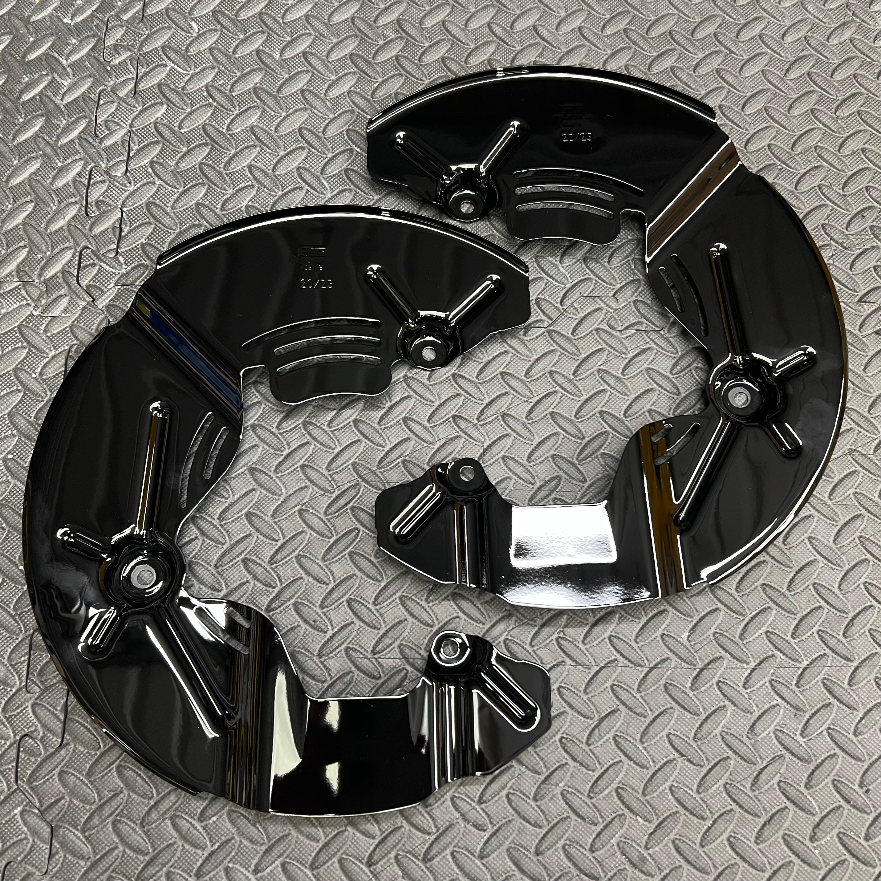 Original Ford Mk3/3.5 Focus ST & RS Vorderrad-Bremsstaubschutz (Paar) – lackiert