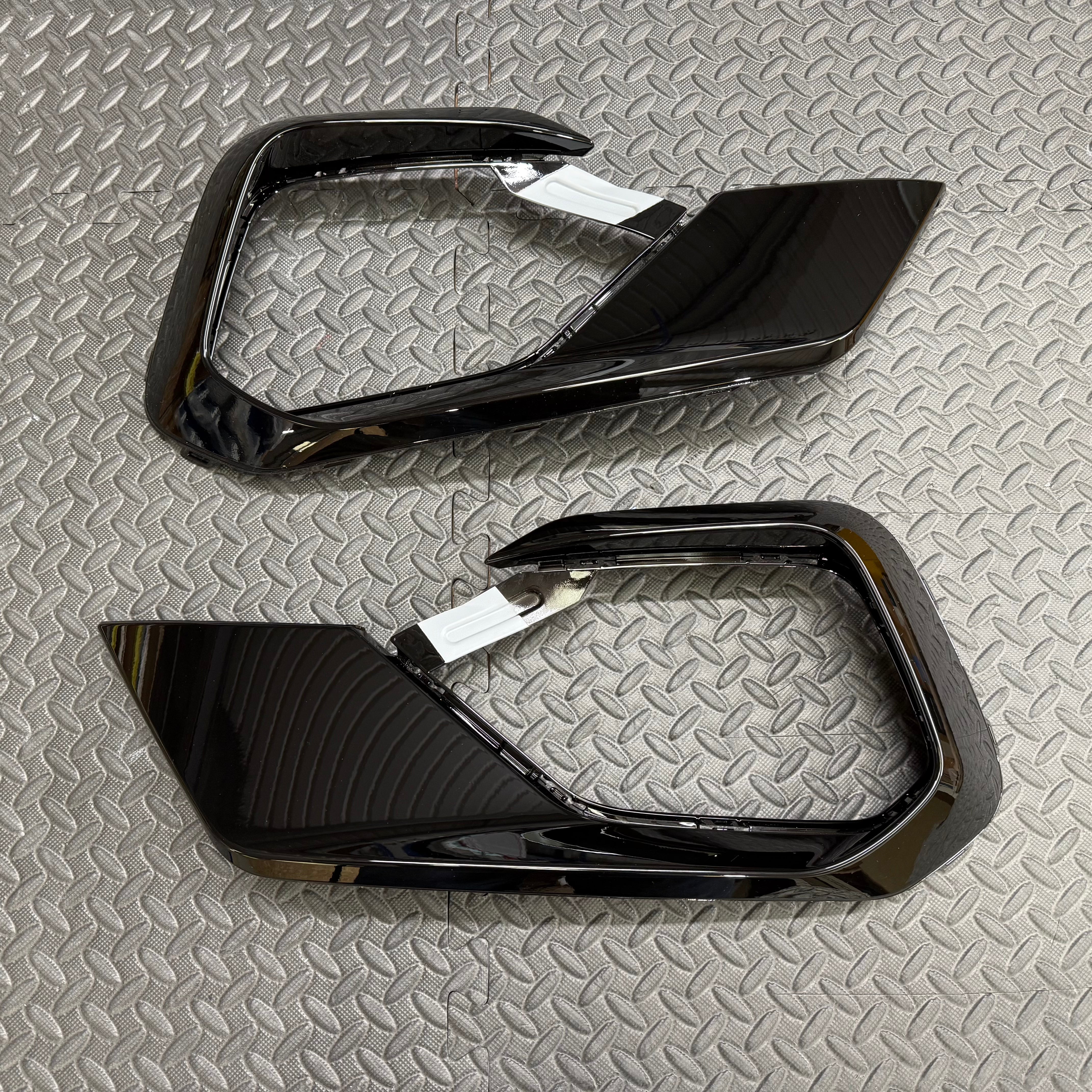 Outer Fog Light Bezels - Mk8 Fiesta ST/ ST Line