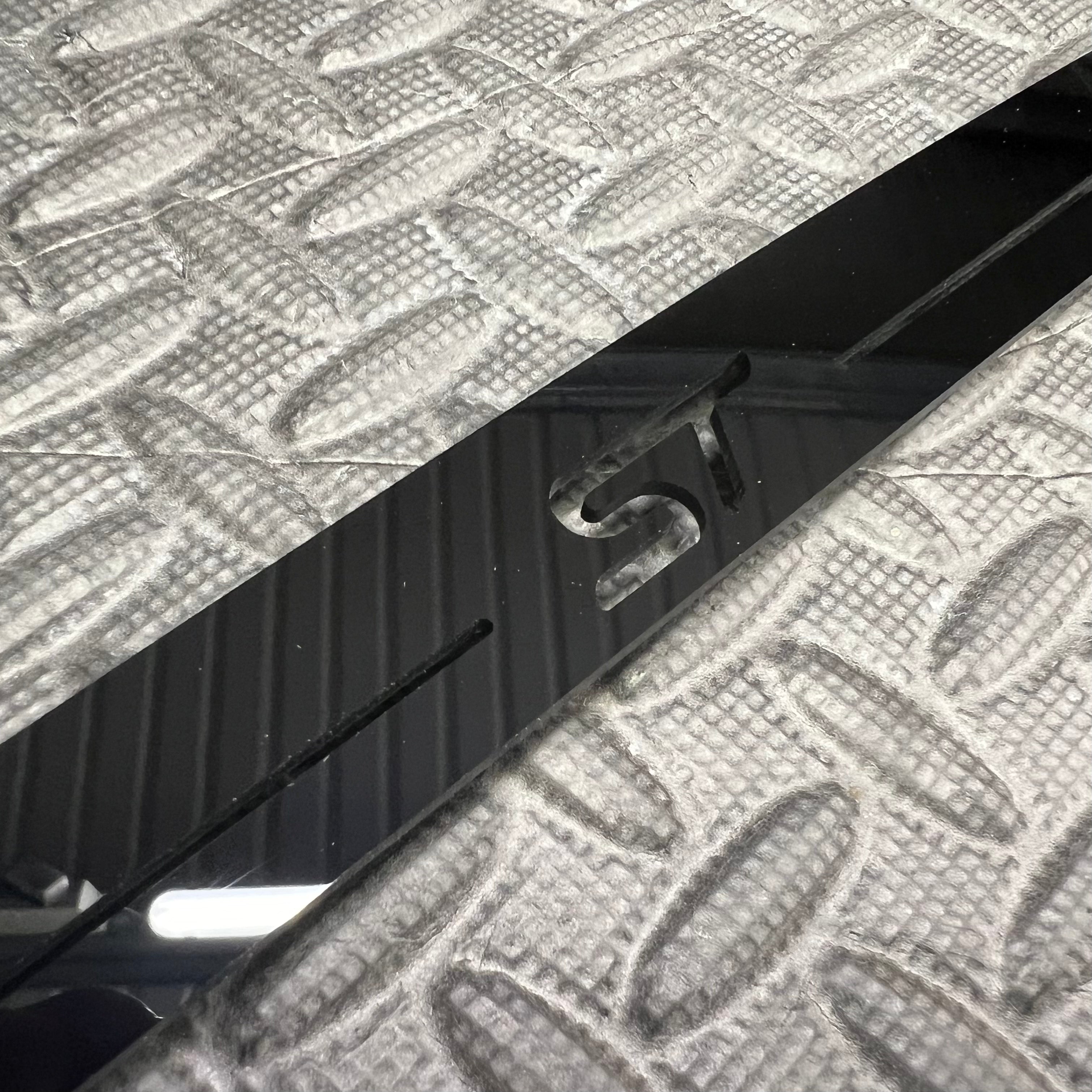 Obere mittlere Bremslichtabdeckung - Mk8/8.5 Fiesta, Mk4/4.5 Focus & Mk2 Puma