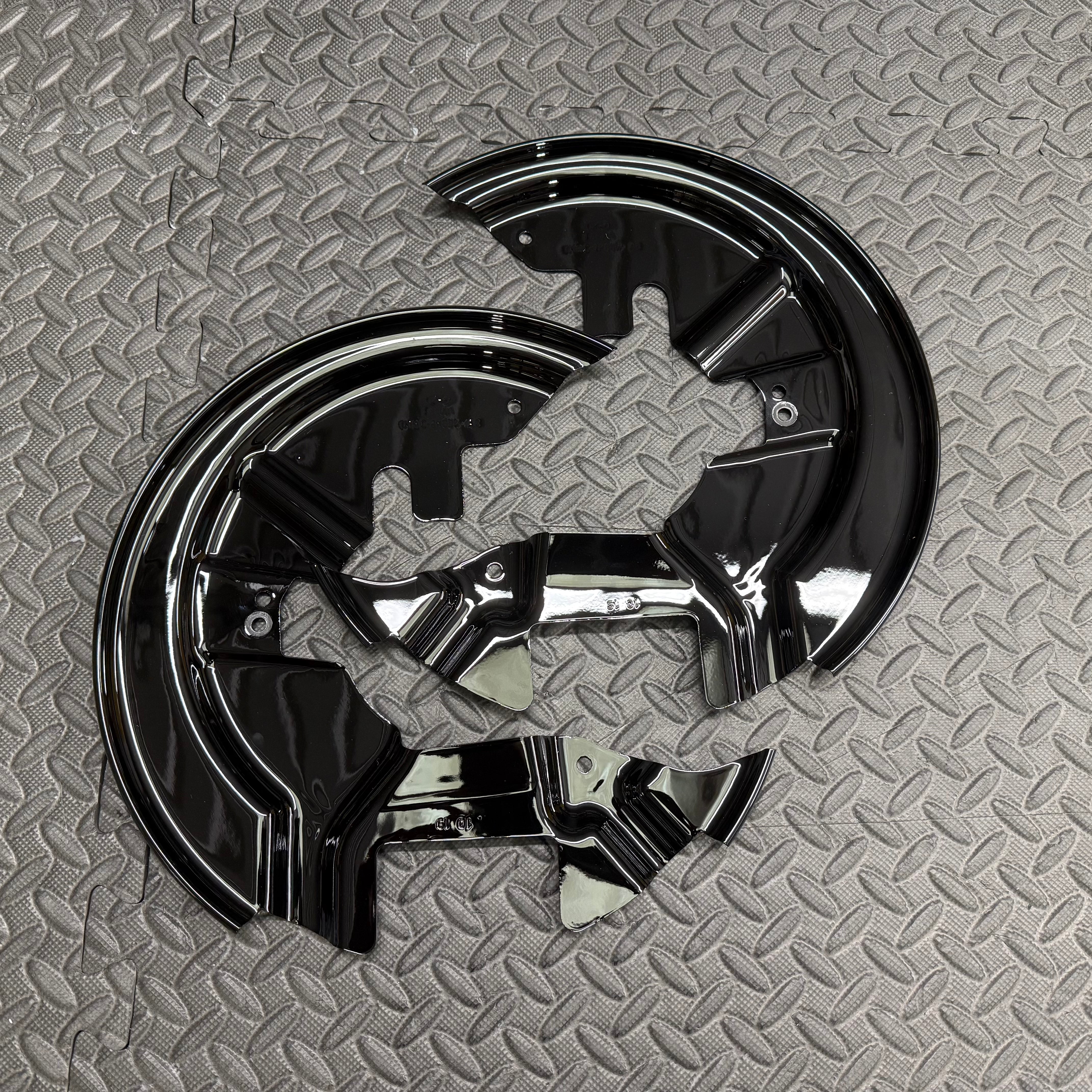 Original Ford Mk7.5 Fiesta ST180 Bremsstaubschutz vorne (Paar) – lackiert