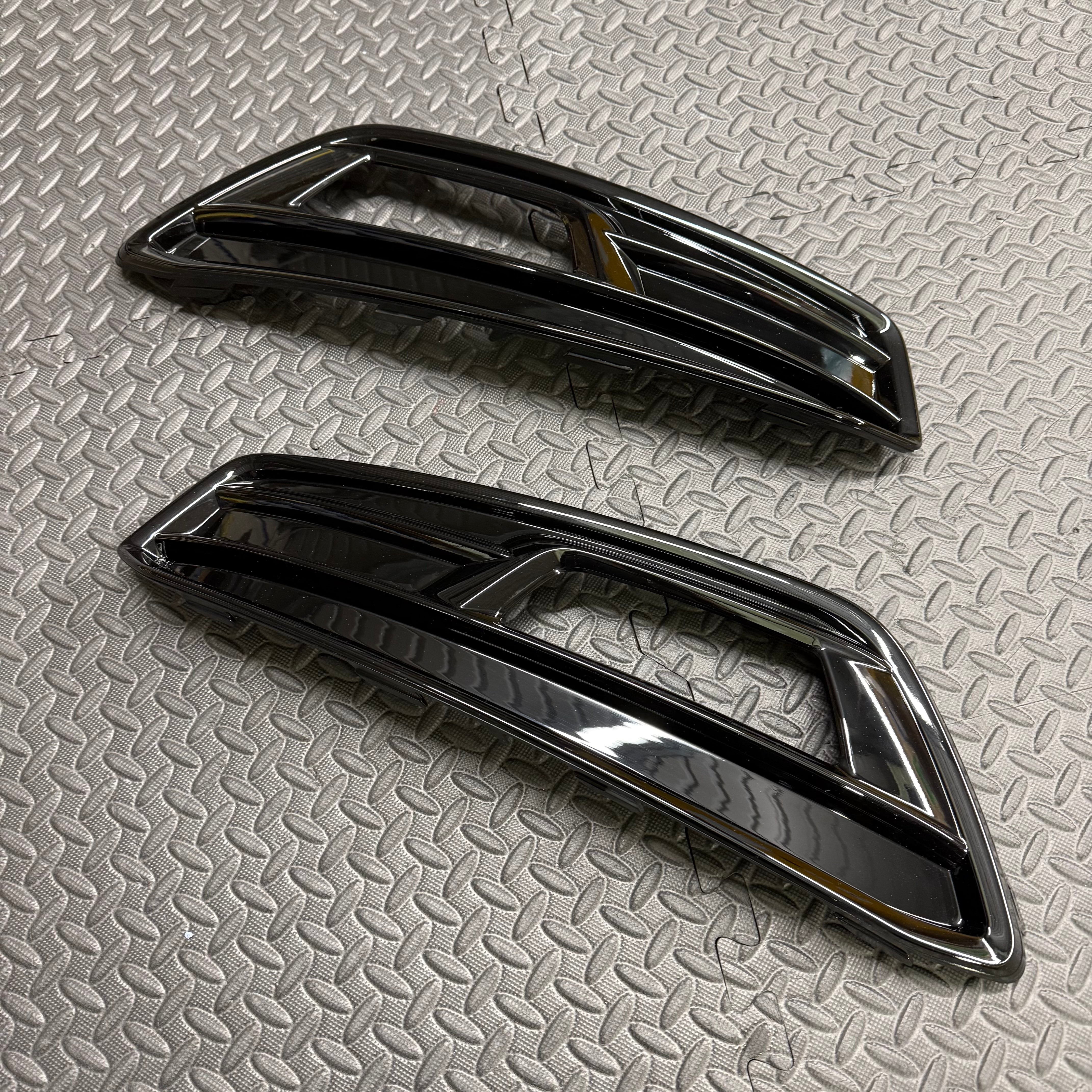 Fog Light Surrounds - Genuine Ford Focus Mk3.5 ST (Painted Finishes)