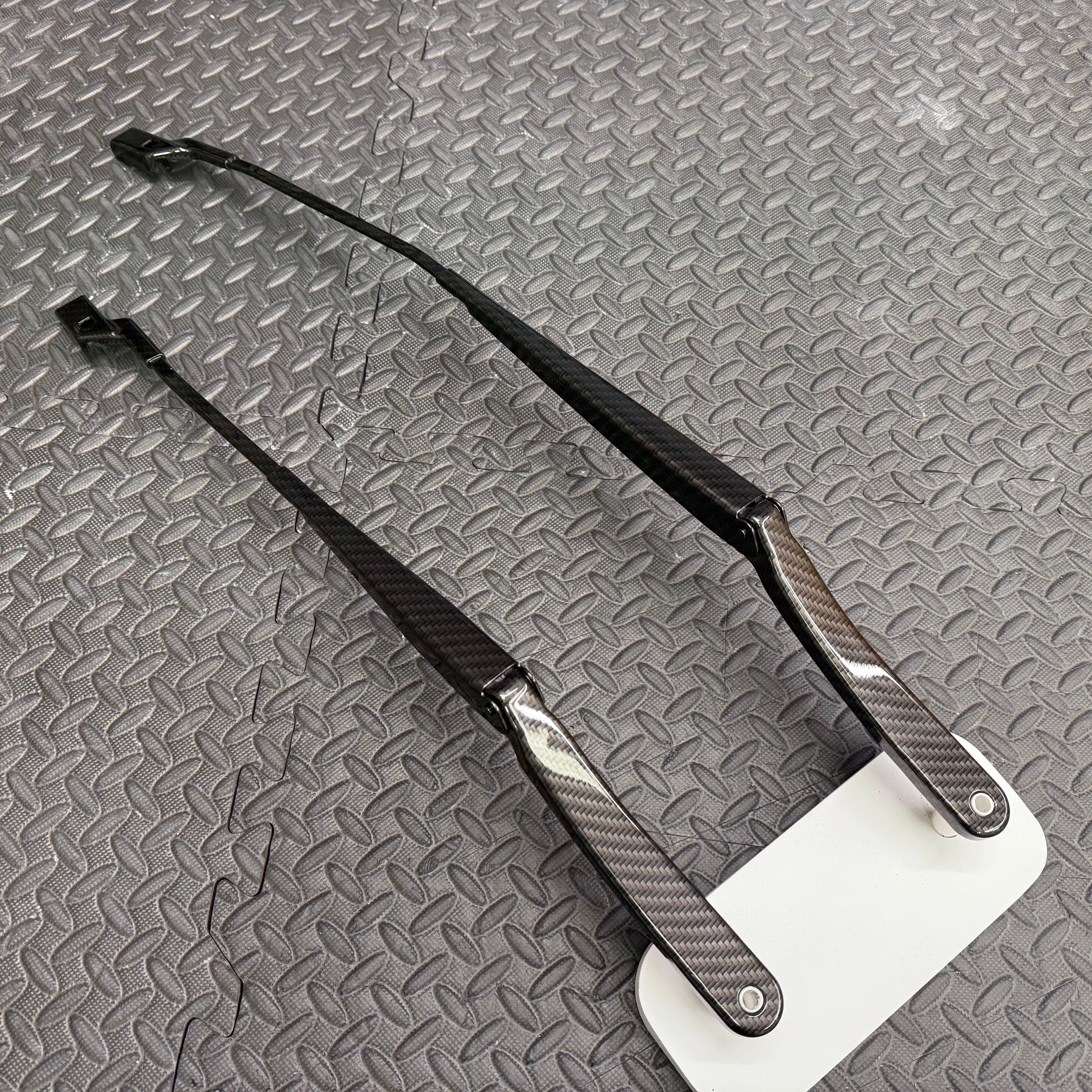 Bras d'essuie-glace avant d'origine Ford (conduite à droite) - Focus Mk2/2.5/3/3.5/4/4.5 (finitions peintes/hydrodipées)