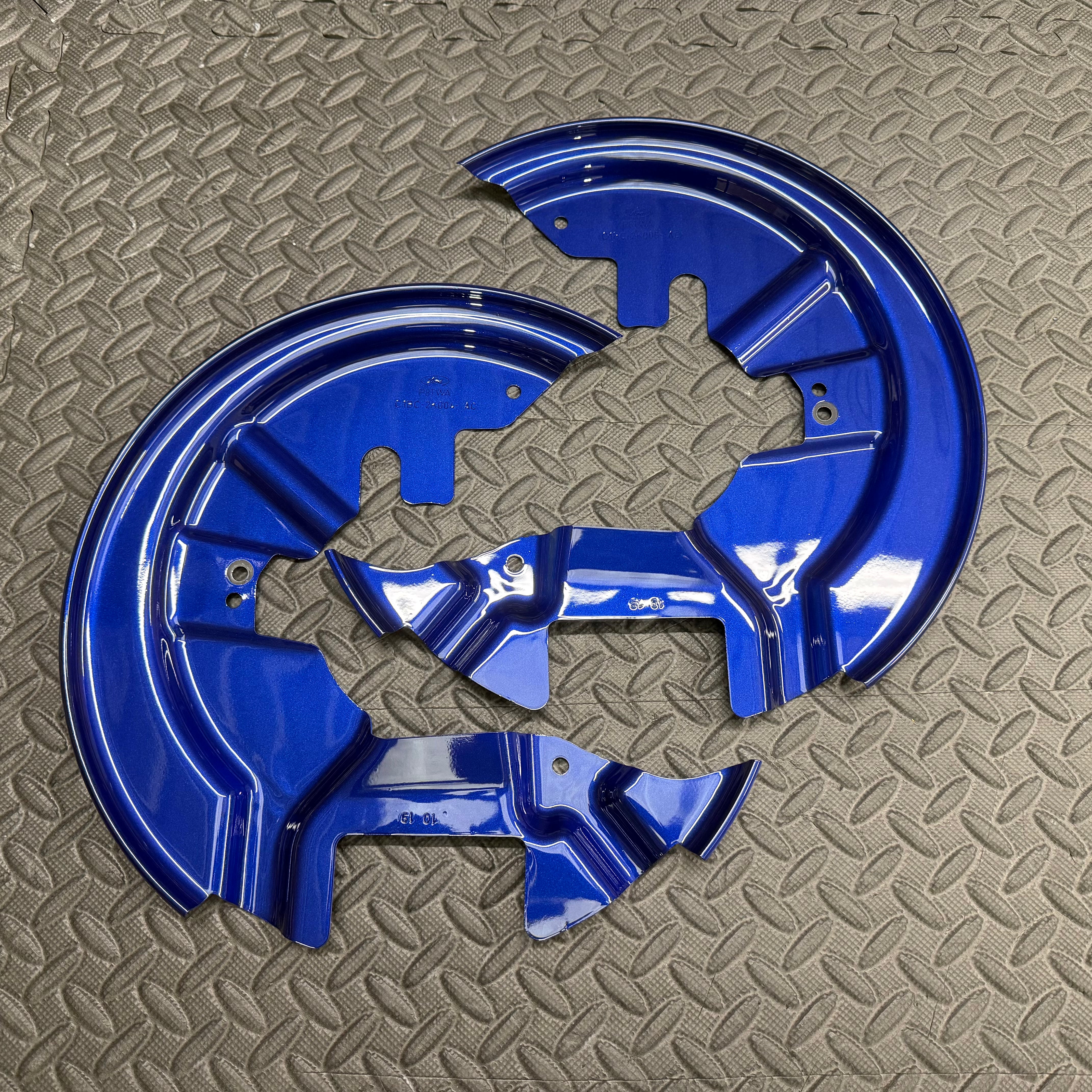 Original Ford Mk7.5 Fiesta ST180 Bremsstaubschutz vorne (Paar) – lackiert