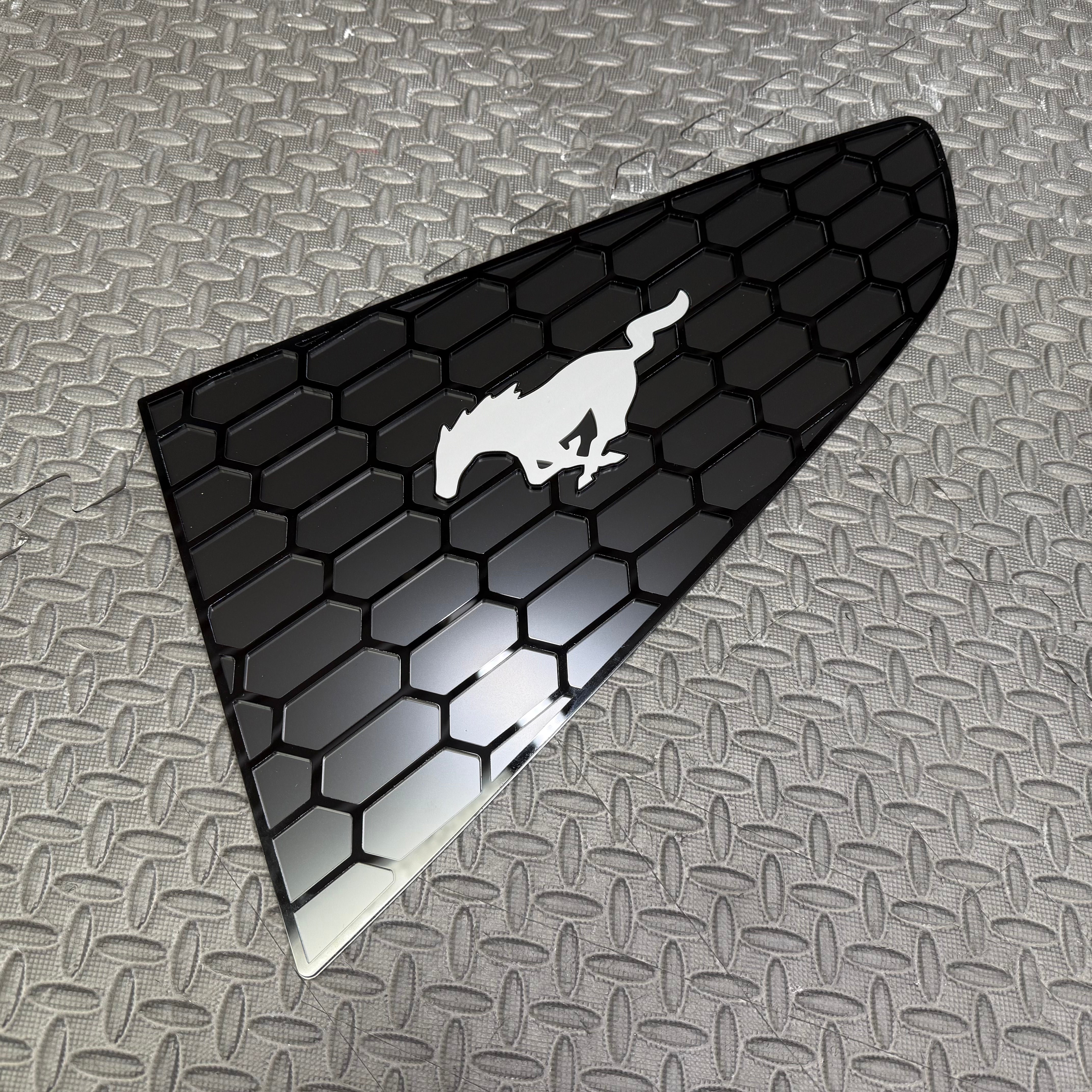 Mustang (6. Generation) Einsätze für hintere Seitenfenster (Paar)