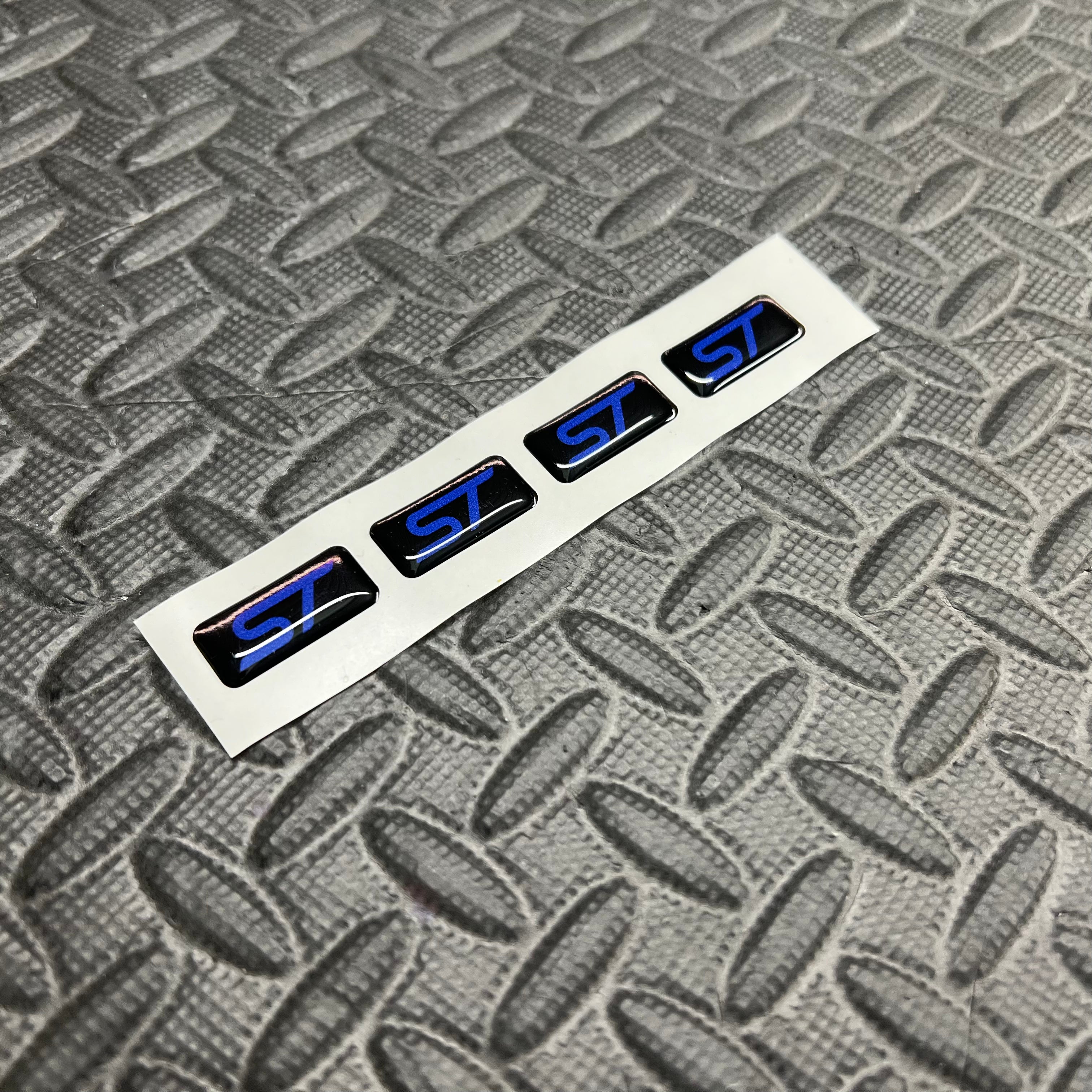 Lot de 4 incrustations de gel pour jantes Ford Focus RS - Logo « ST » ou « RS »