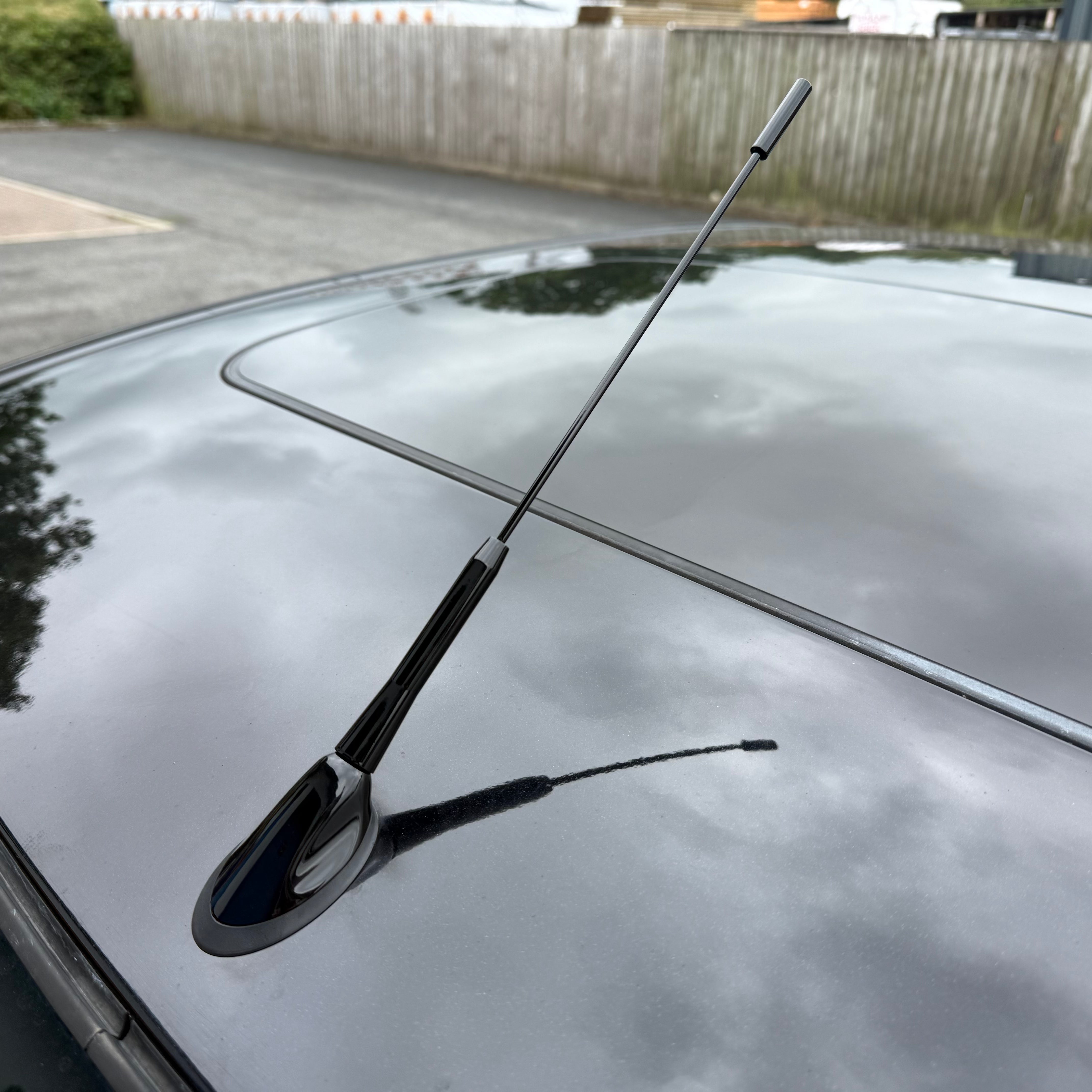 Short Aerial Mast with Genuine Ford Aerial Base (Painted)
