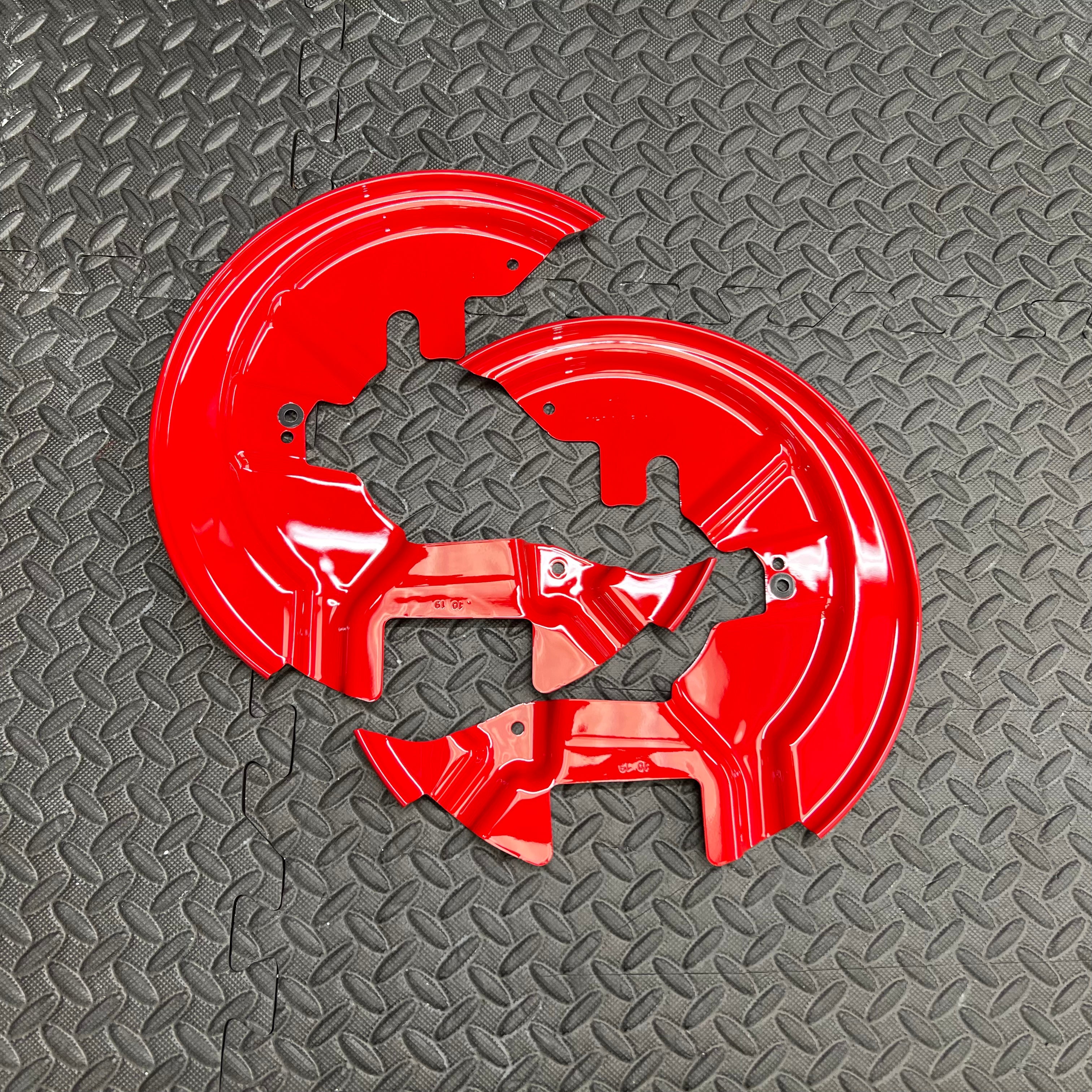 Original Ford Mk7.5 Fiesta ST180 Bremsstaubschutz vorne (Paar) – lackiert