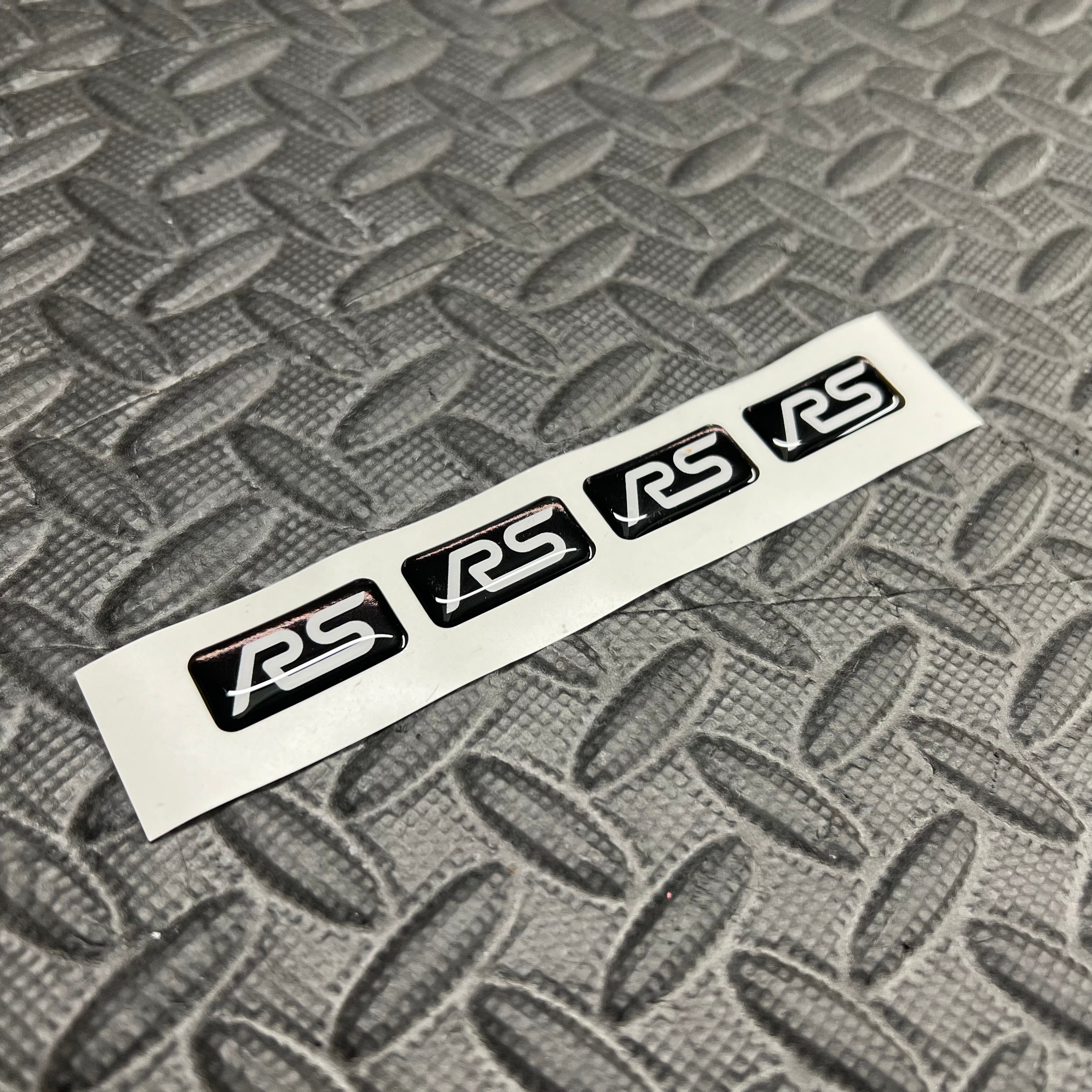 Lot de 4 incrustations de gel pour jantes Ford Focus RS - Logo « ST » ou « RS »