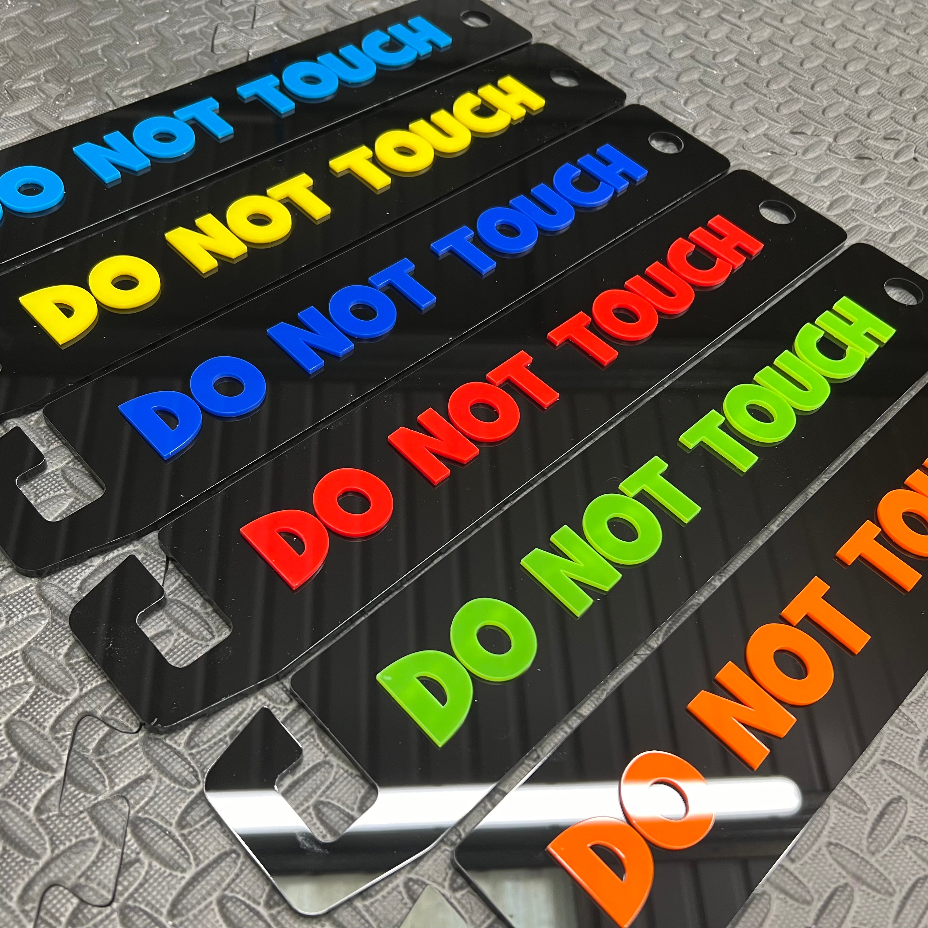 Universelle Motorhaubenstütze – Nicht berühren (4D-Acryl)