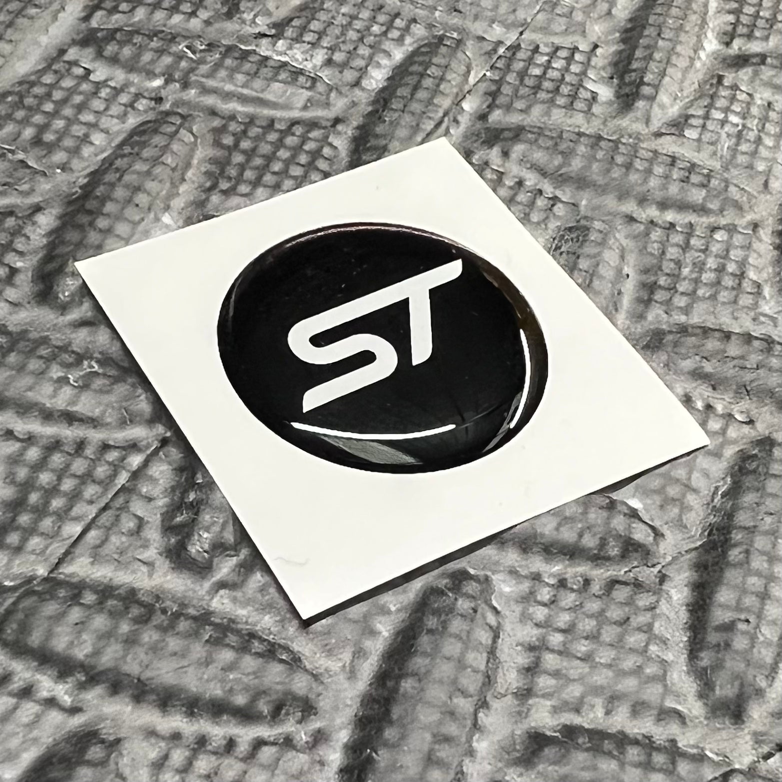Startknopf-Overlay-Emblem – Fiesta Mk8 / Puma Mk2 ST / Focus Mk4/4.5 ST