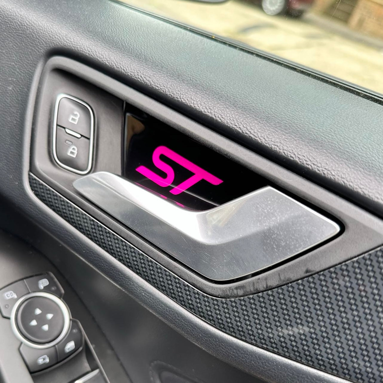 Mk4/4.5 Focus Door Pull Gel Badges