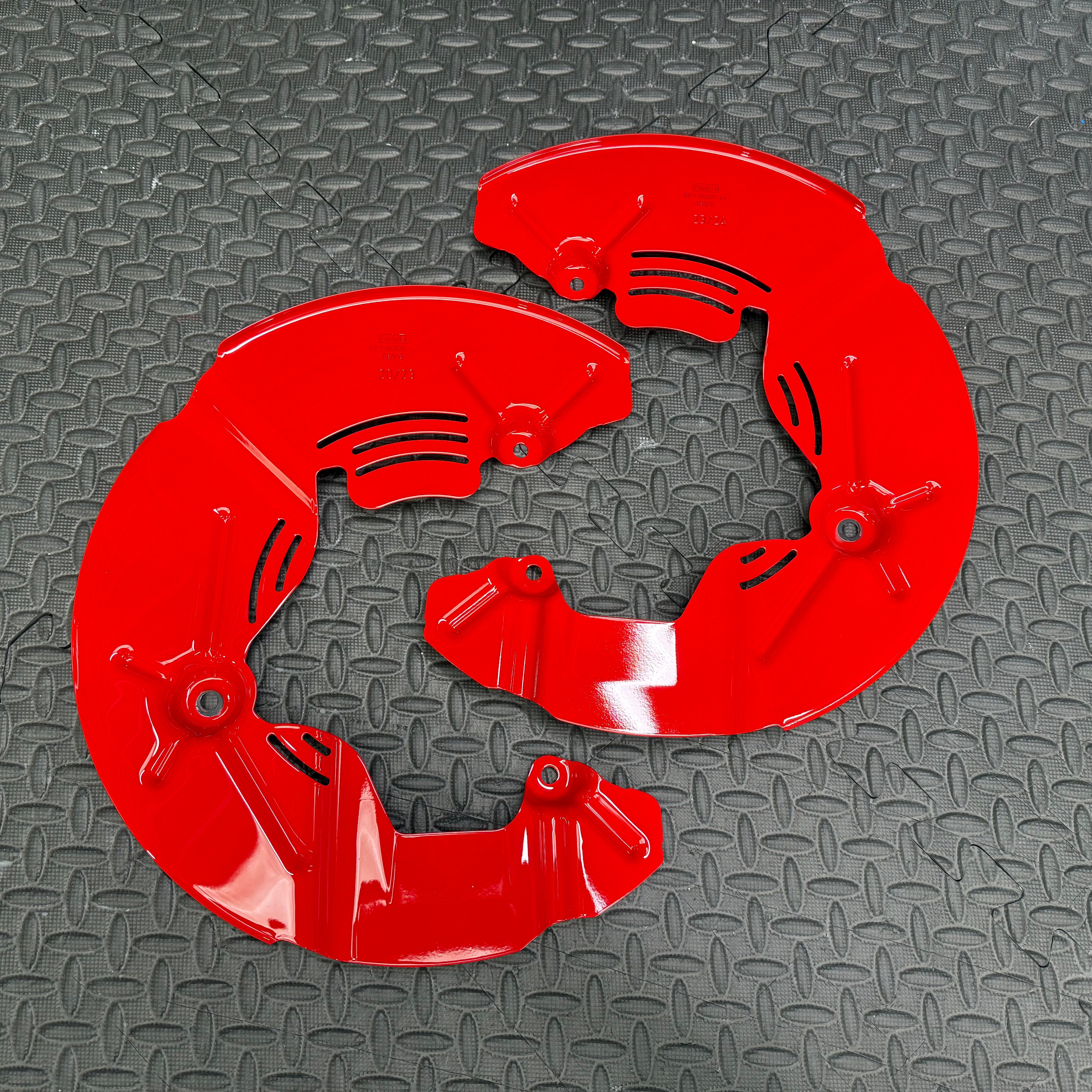 Original Ford Mk3/3.5 Focus ST & RS Vorderrad-Bremsstaubschutz (Paar) – lackiert