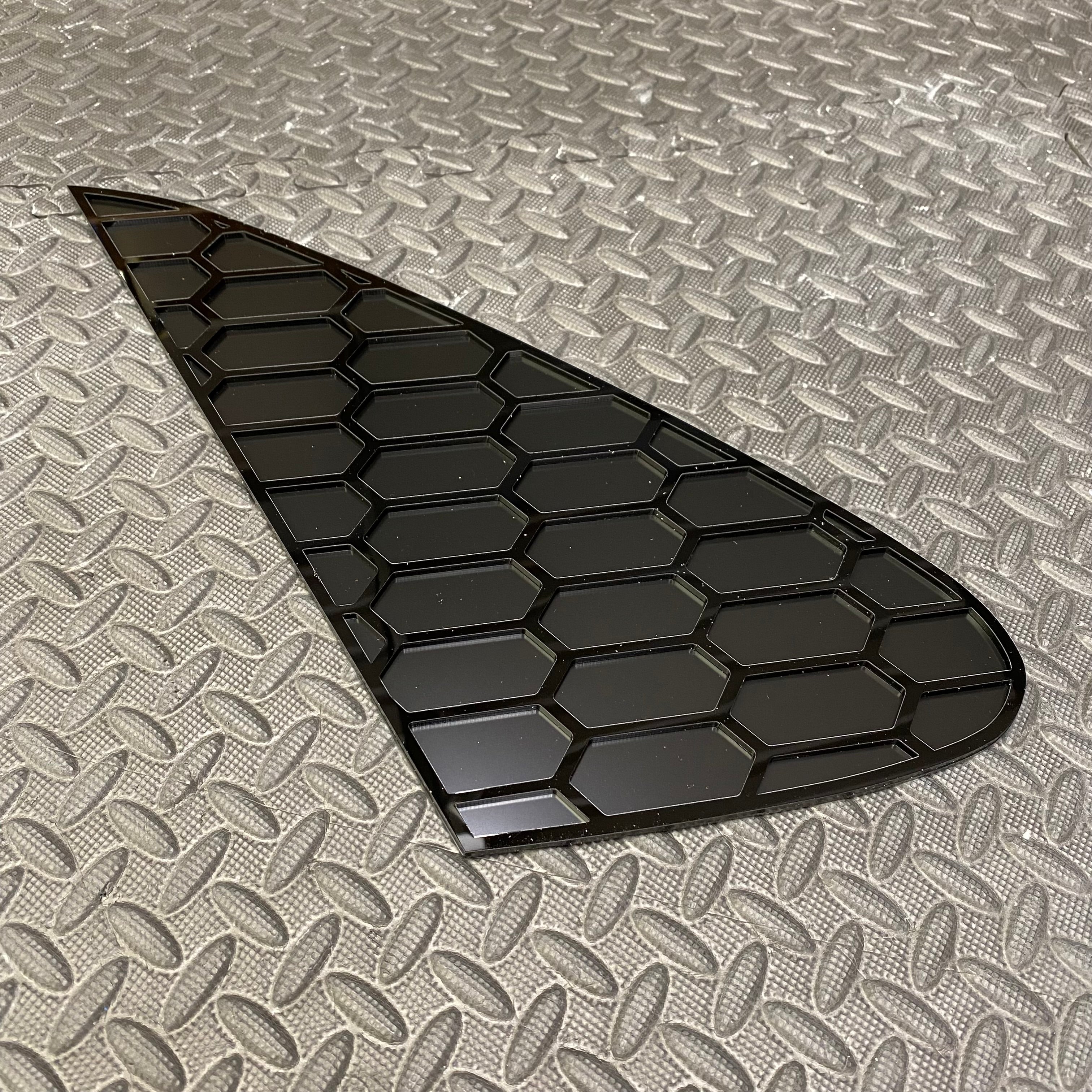 Proform Window Insert for Hyundai i30/i30N Hatchback - Left Hand Side - Satin Black Rear Plate with Gloss Black Hexagon Design