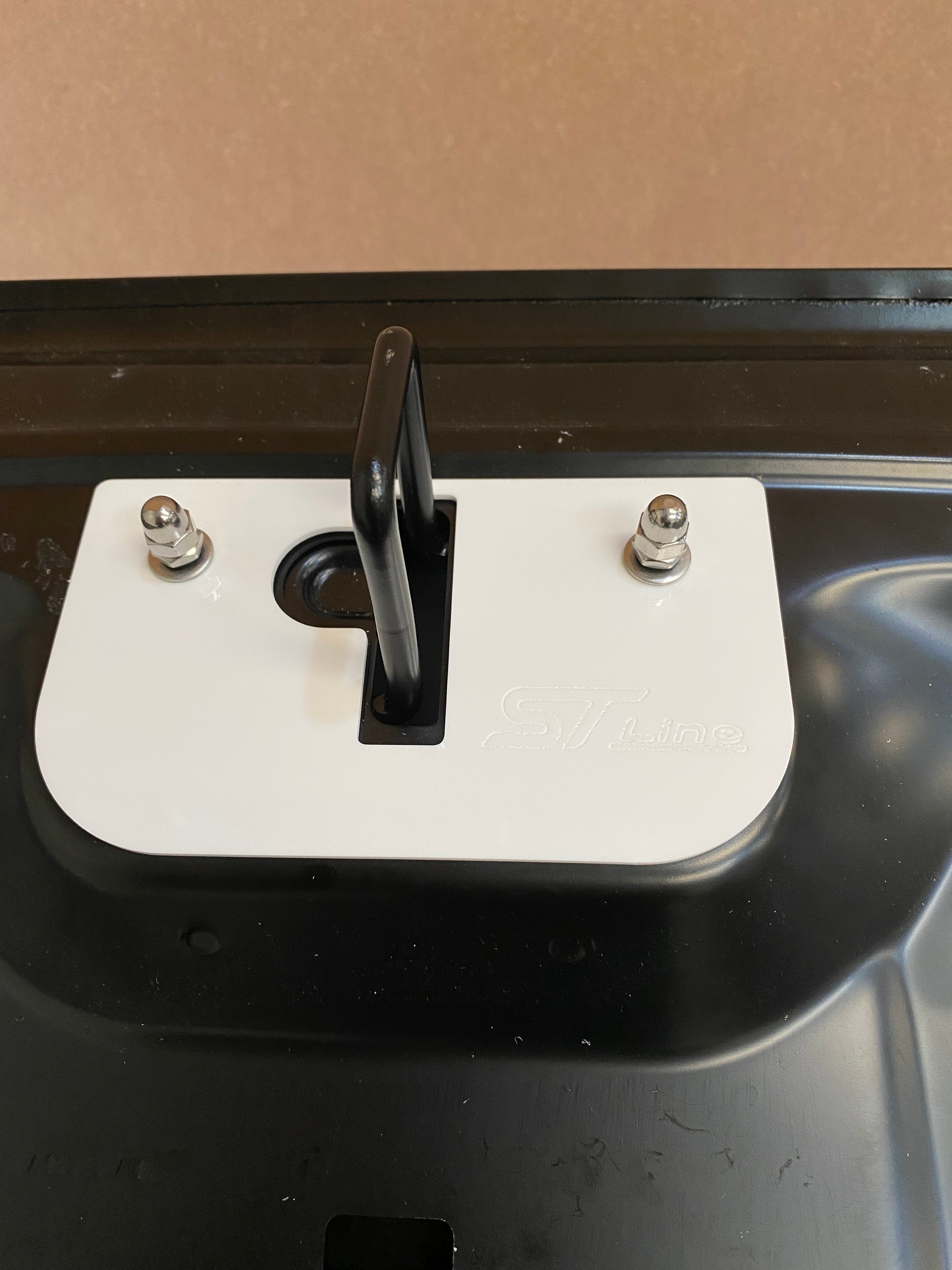 Ausverkauf - Proform gravierte obere Motorhaubenverriegelungsplatte - Mk8 Fiesta