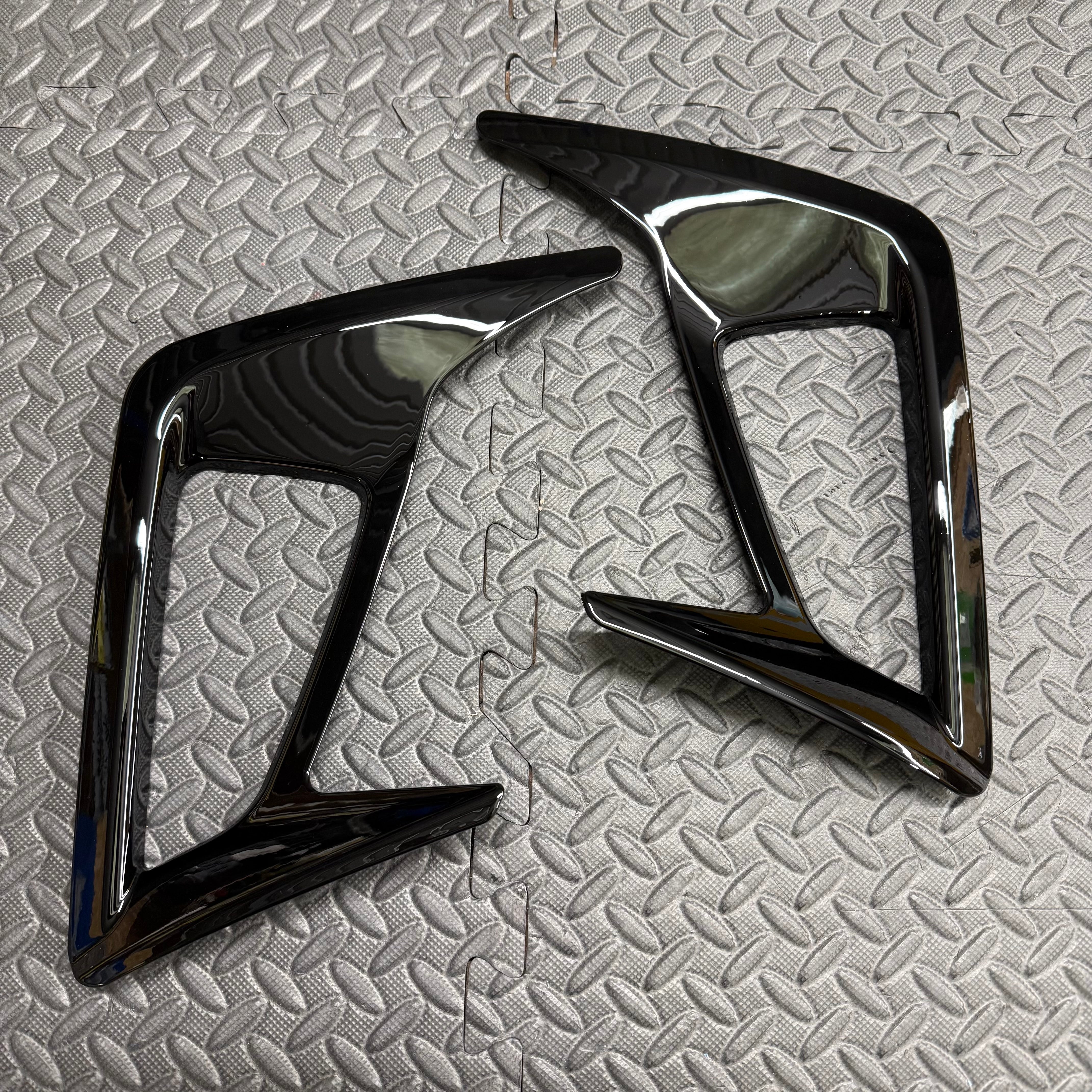 Ford Focus Mk4/4.5 (Hatchback) Rear Reflector Surrounds - Painted Gloss Black