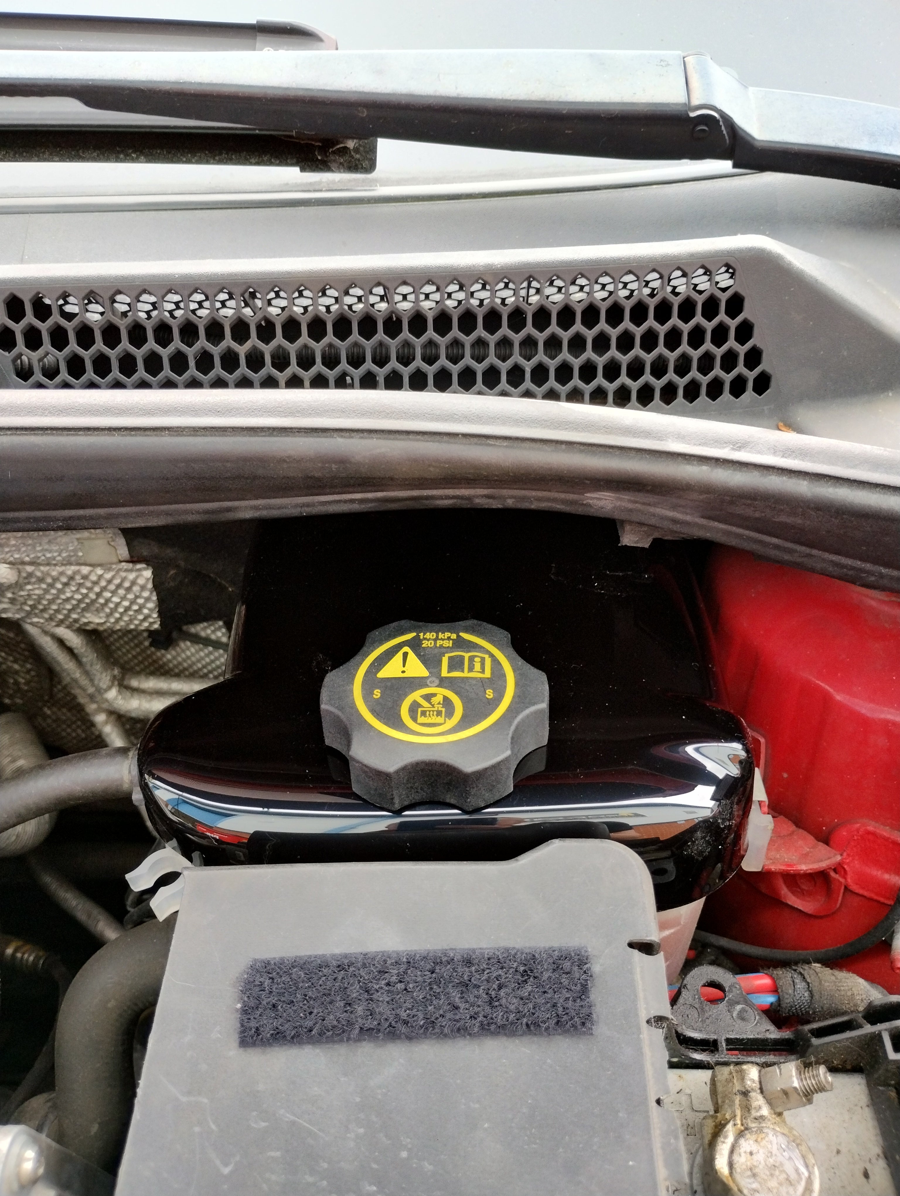 Proform Kühlmitteltankabdeckung – Vauxhall/Opel Astra J VXR (Kunststoffoberflächen)