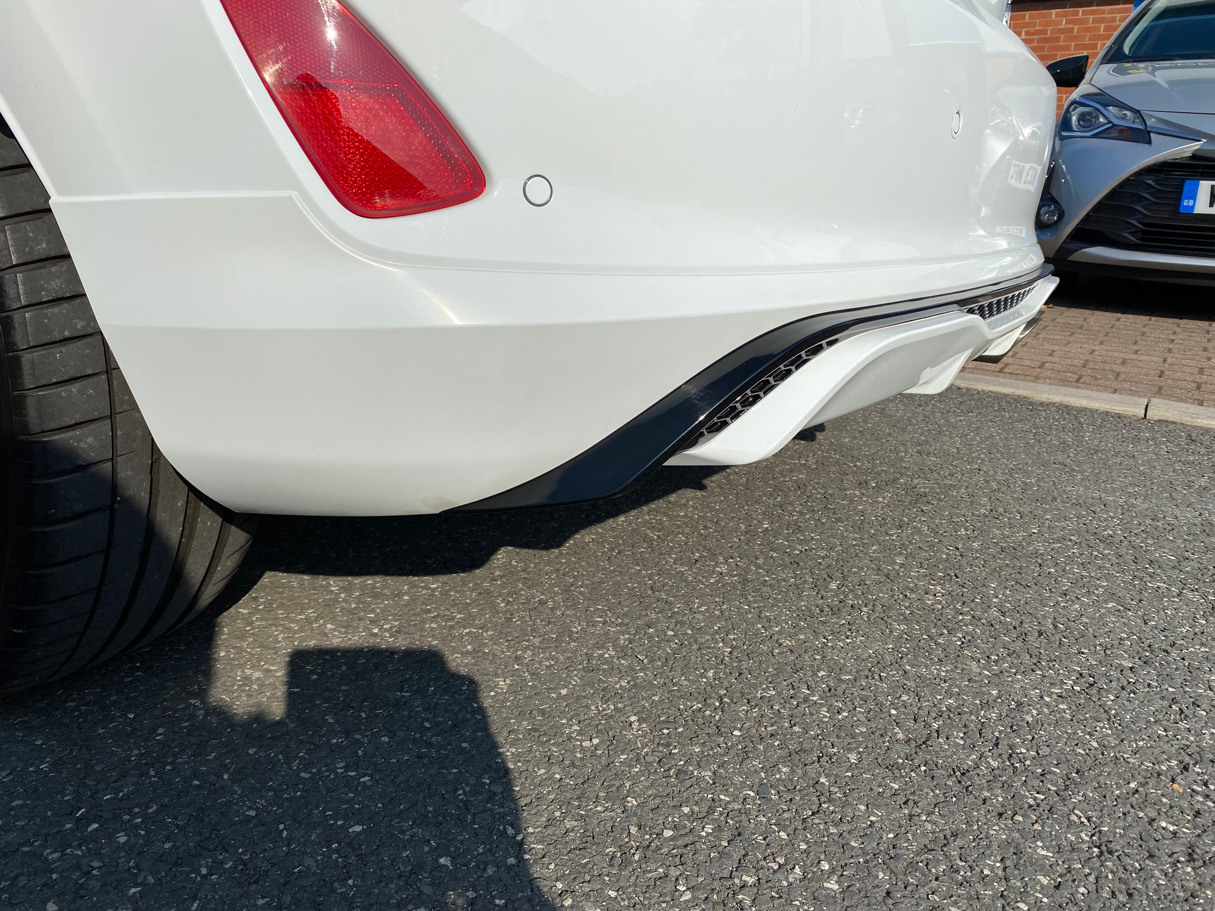 Genuine Ford Upper Mesh Rear Diffuser - Mk8/8.5 Fiesta ST (Gloss Black Painted)