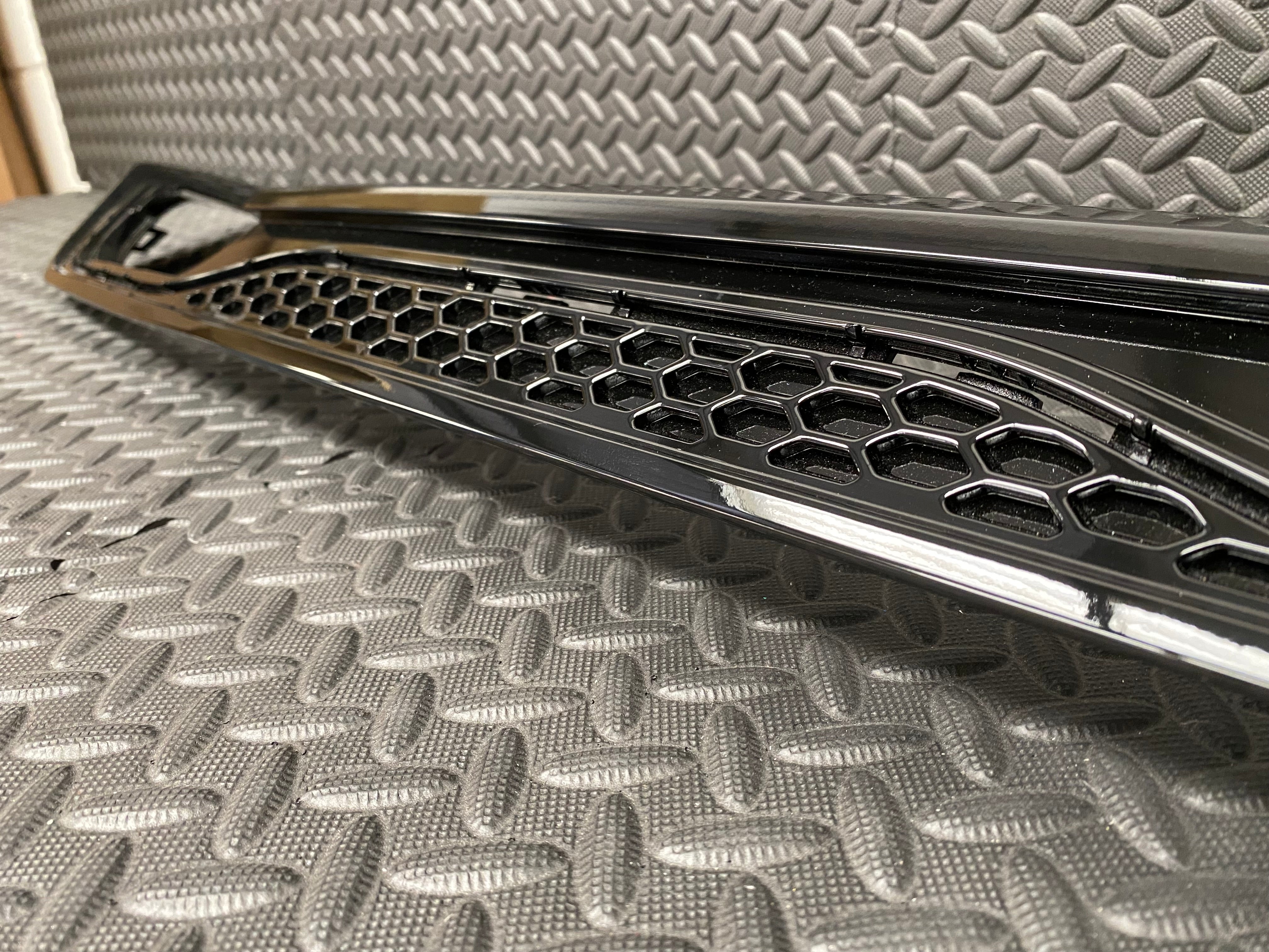 Genuine Ford Upper Mesh Rear Diffuser - Mk8/8.5 Fiesta ST (Gloss Black Painted)