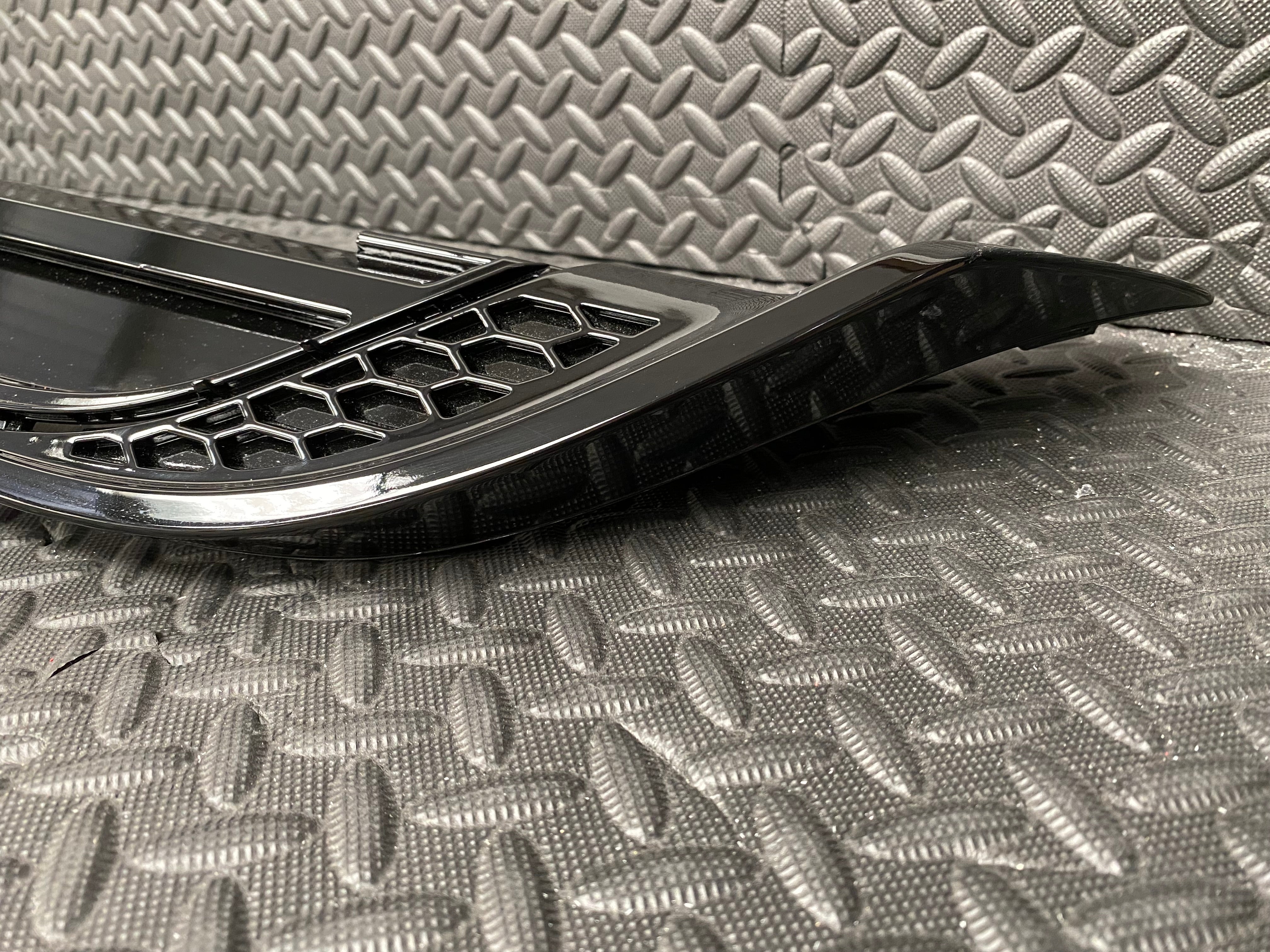 Genuine Ford Upper Mesh Rear Diffuser - Mk8/8.5 Fiesta ST (Gloss Black Painted)