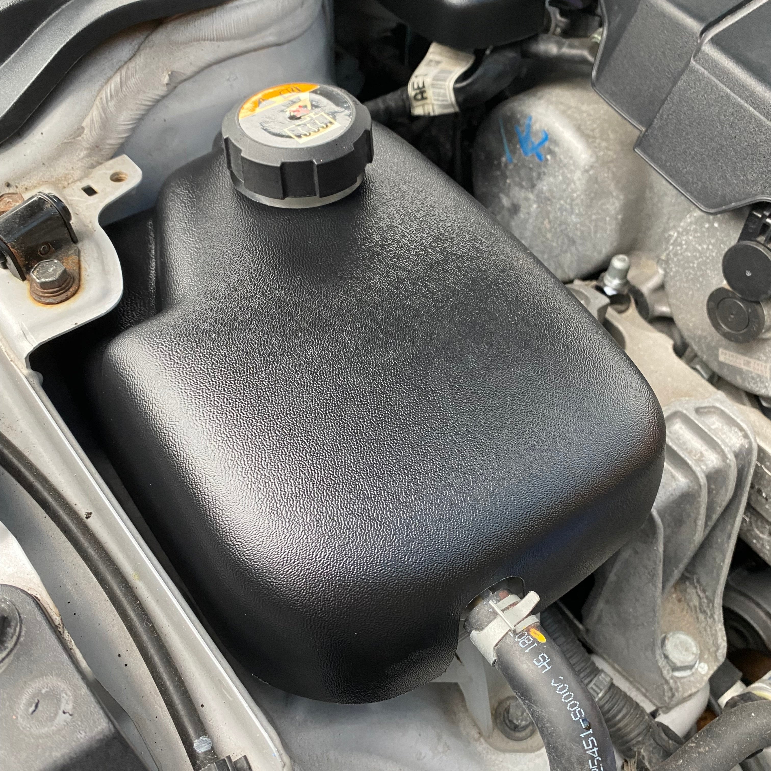 Proform Kühlmitteltankabdeckung – Hyundai i30N / Kona N / Veloster N (Kunststoffoberflächen)