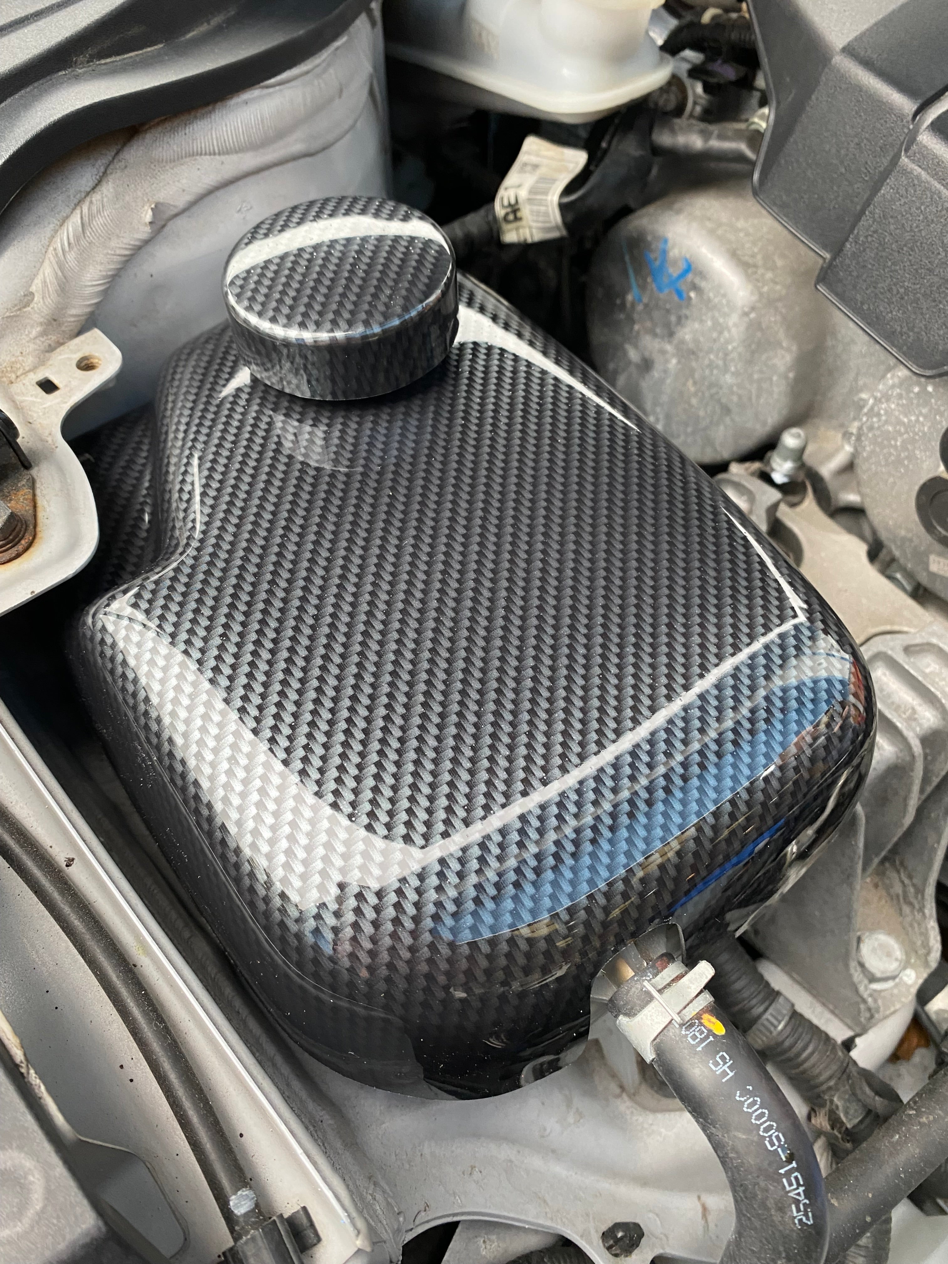 Proform Kühlmitteltankabdeckung – Hyundai i30N / Kona N / Veloster N (Kunststoffoberflächen)