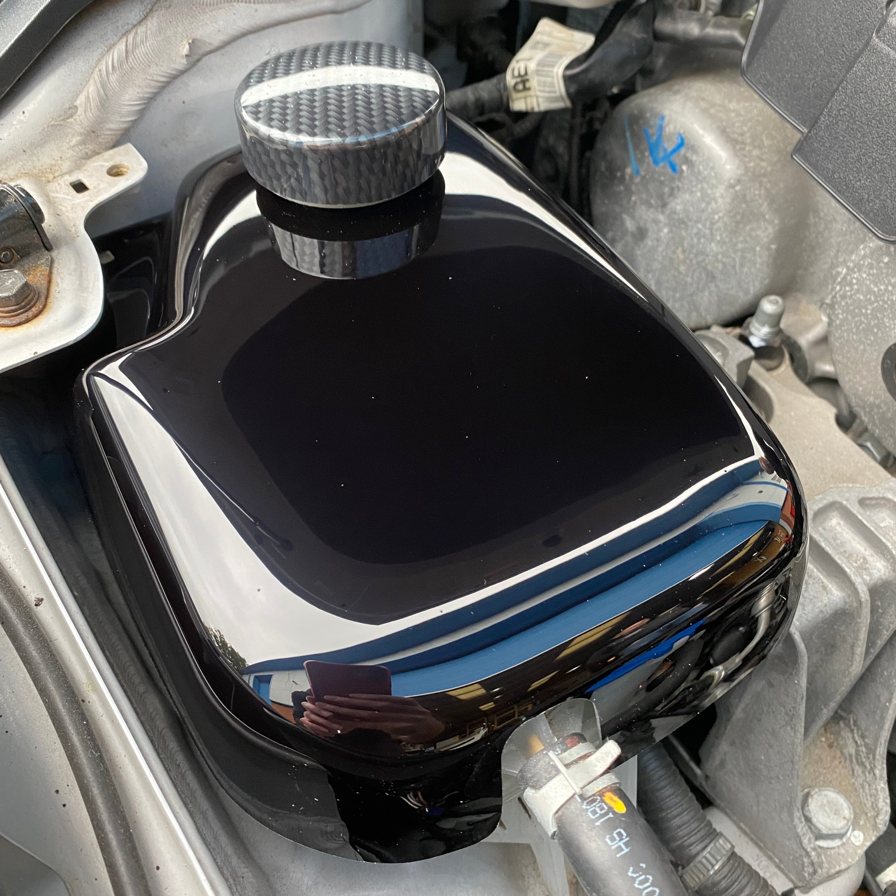 Proform Kühlmitteltankabdeckung – Hyundai i30N / Kona N / Veloster N (Kunststoffoberflächen)