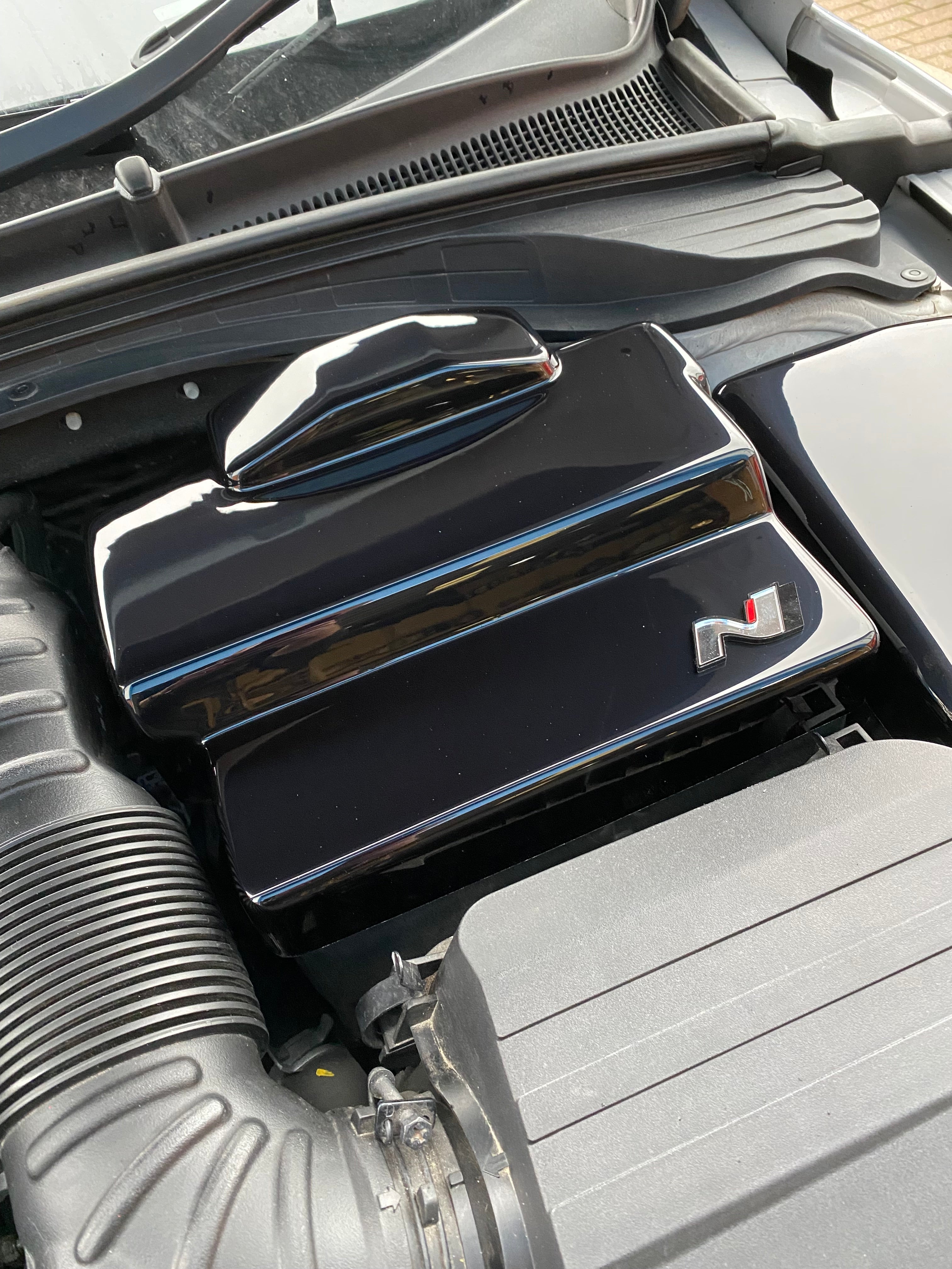 Proform-Batterieabdeckung – Hyundai i30 / Kona N / Veloster N (Kunststoffoberflächen)