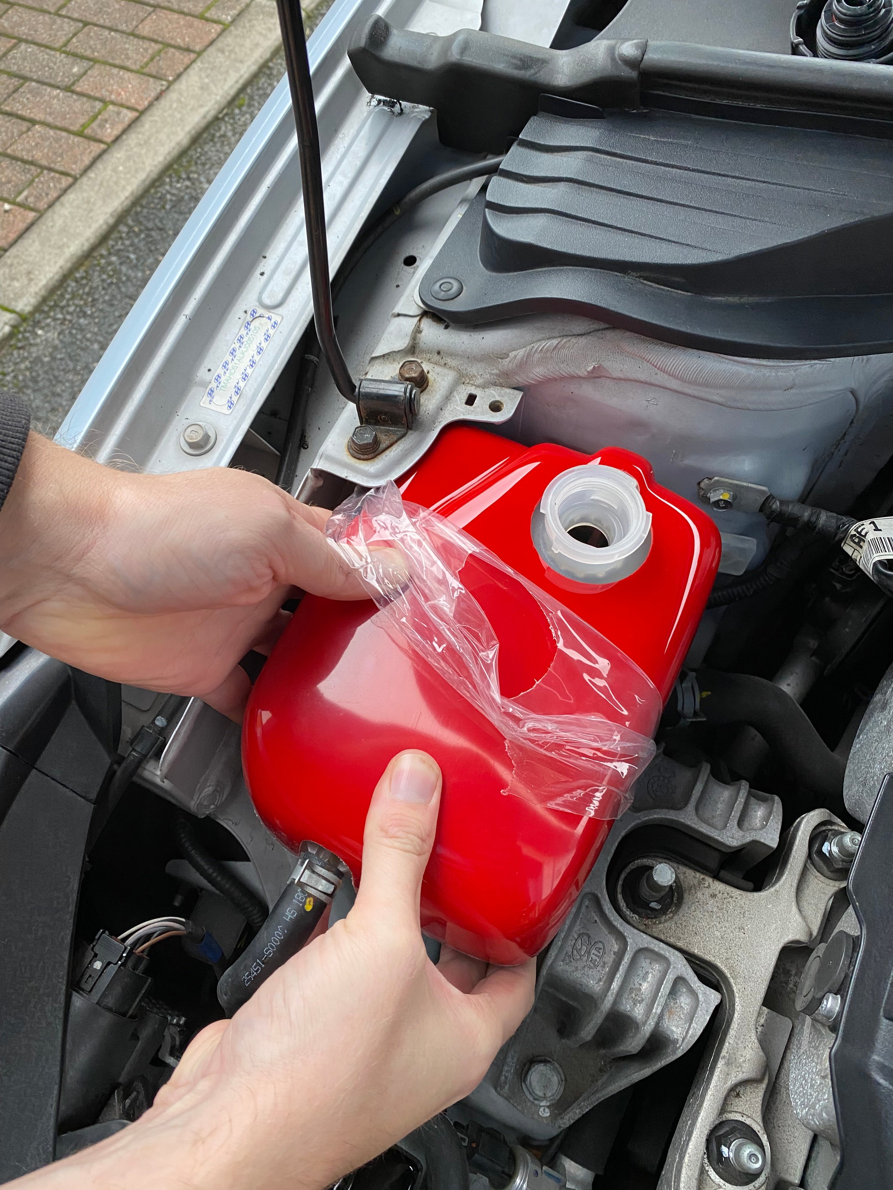 Proform Kühlmitteltankabdeckung – Hyundai i30N / Kona N / Veloster N (Kunststoffoberflächen)
