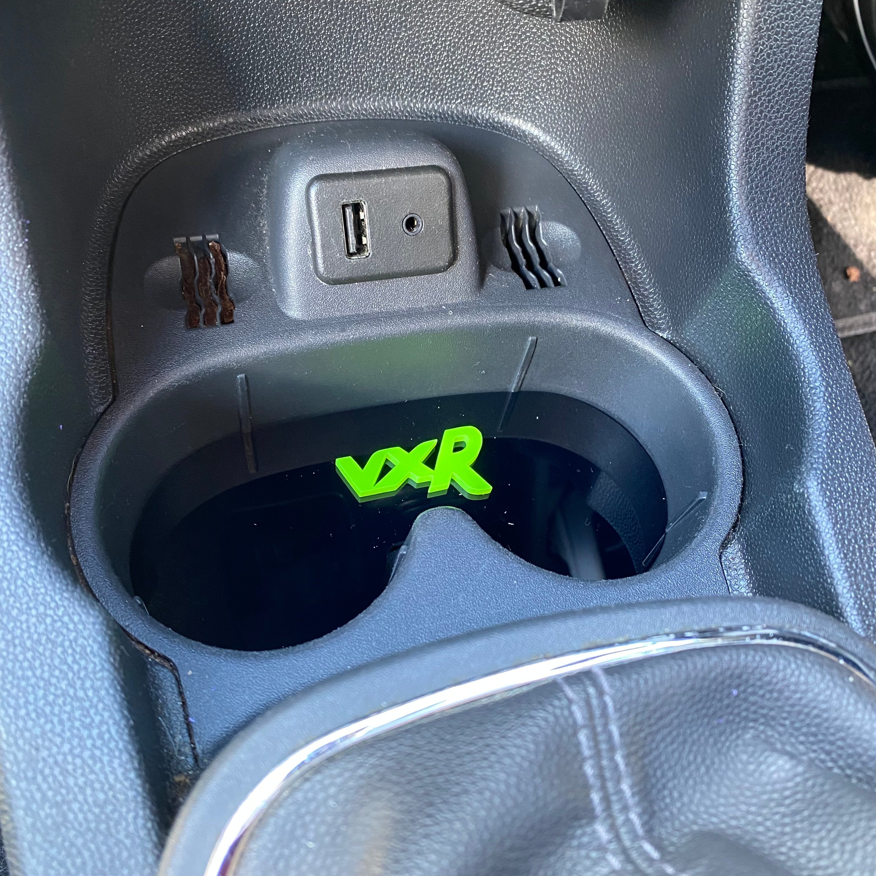 Insert de porte-gobelet pour Vauxhall / Opel Corsa D (y compris VXR)
