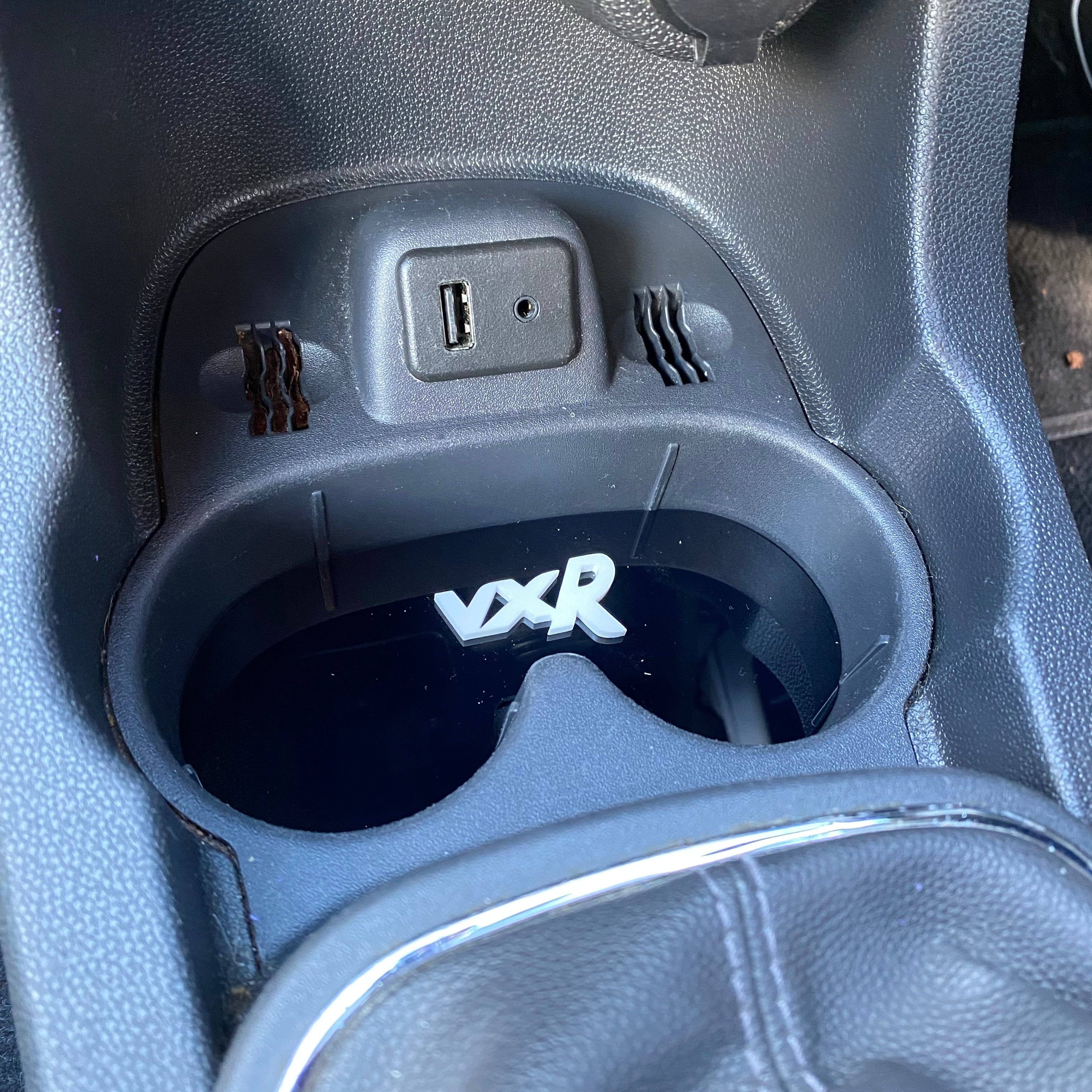 Insert de porte-gobelet pour Vauxhall / Opel Corsa D (y compris VXR)