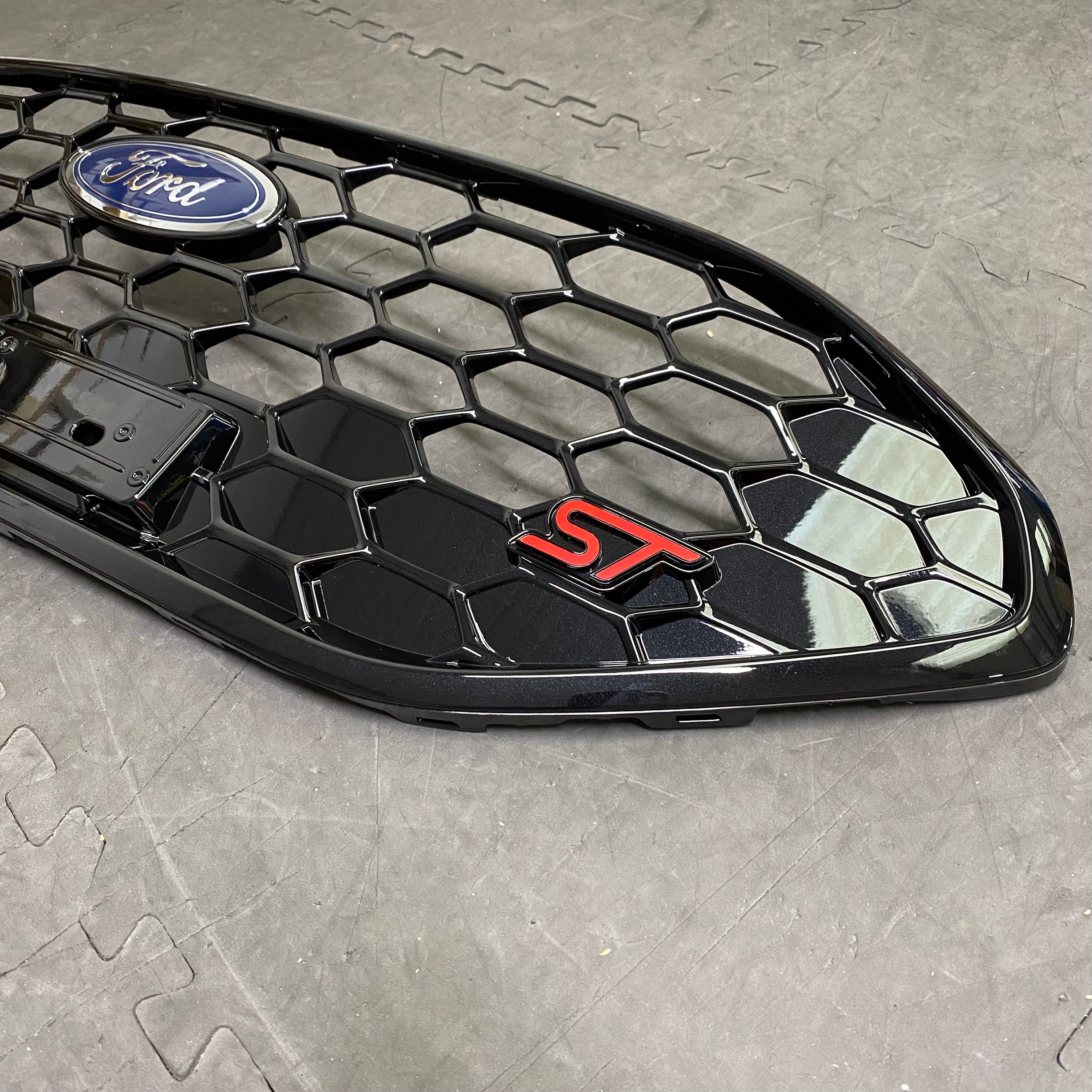 Genuine Ford Mk4.5 Focus ST Front Radiator Grille (Painted)