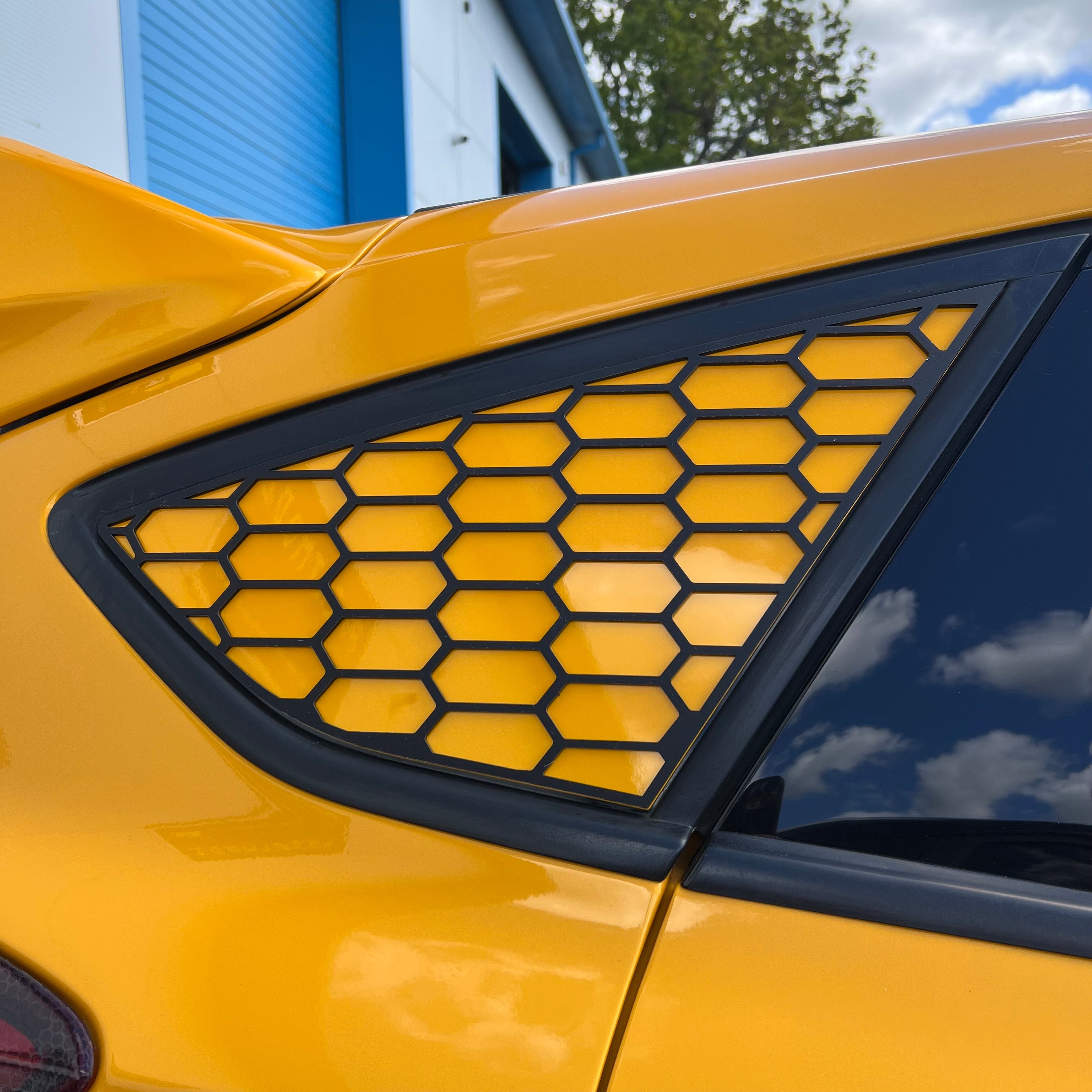 Proform Mk3/3.5 Focus (Hatchback) Rear Quarter Window Inserts (Pair) - Satin Black Hexagonal Design With Tangerine Scream Painted Back Plate