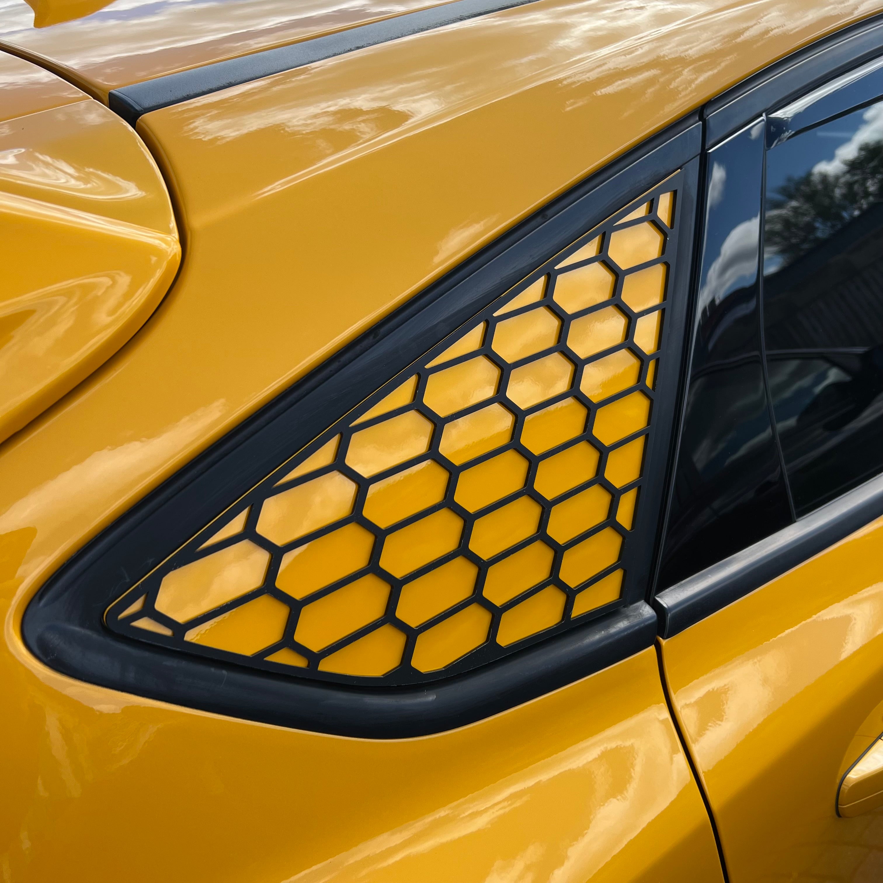 Proform Mk3/3.5 Focus (Hatchback) Rear Quarter Window Inserts (Pair) - Satin Black Hexagonal Design With Tangerine Scream Painted Back Plate