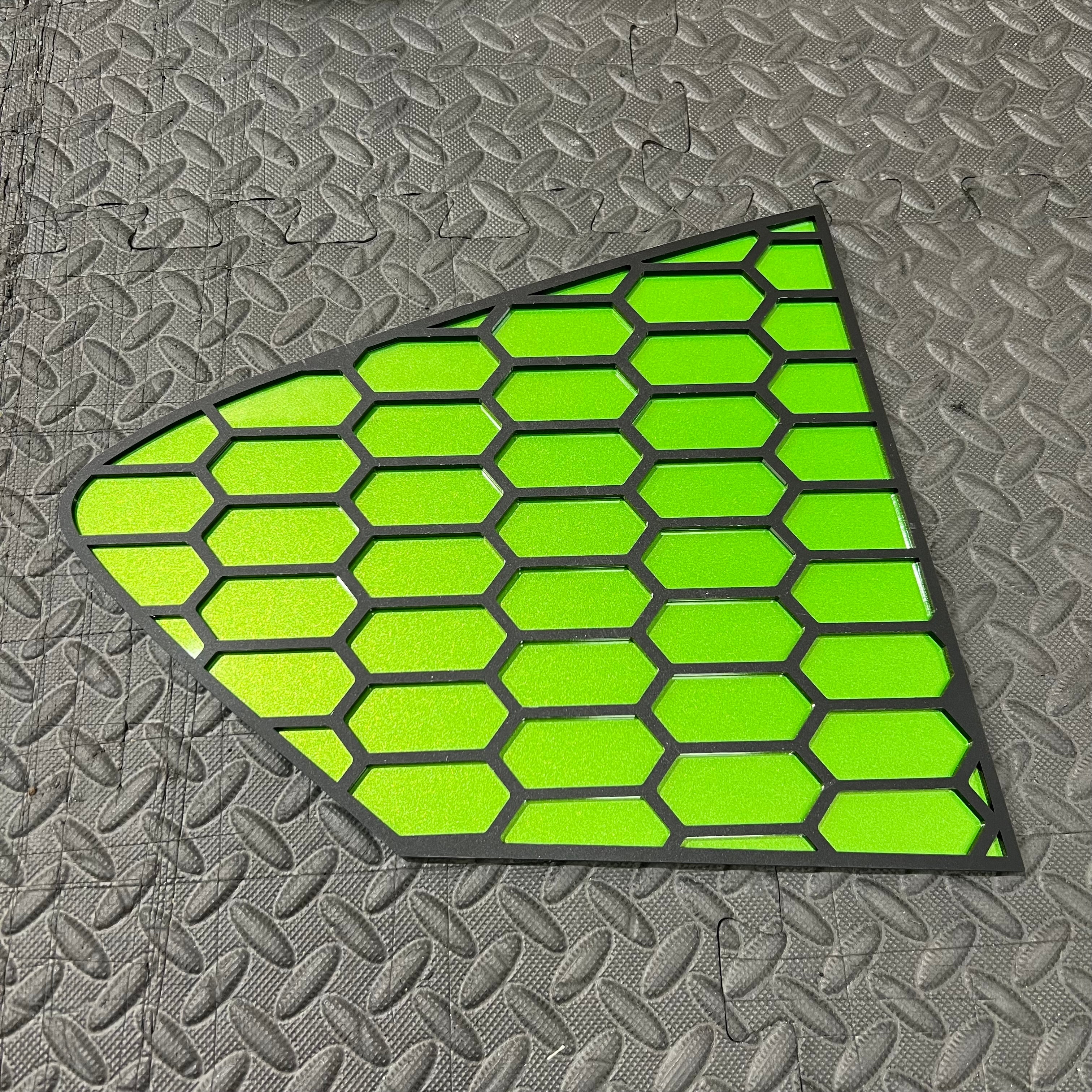 Mk4/4.5 Focus (Hatchback) Rear Quarter Window Inserts (Right Hand Side) - Satin Black Hexagonal Design With Painted Mean Green Backing Plate