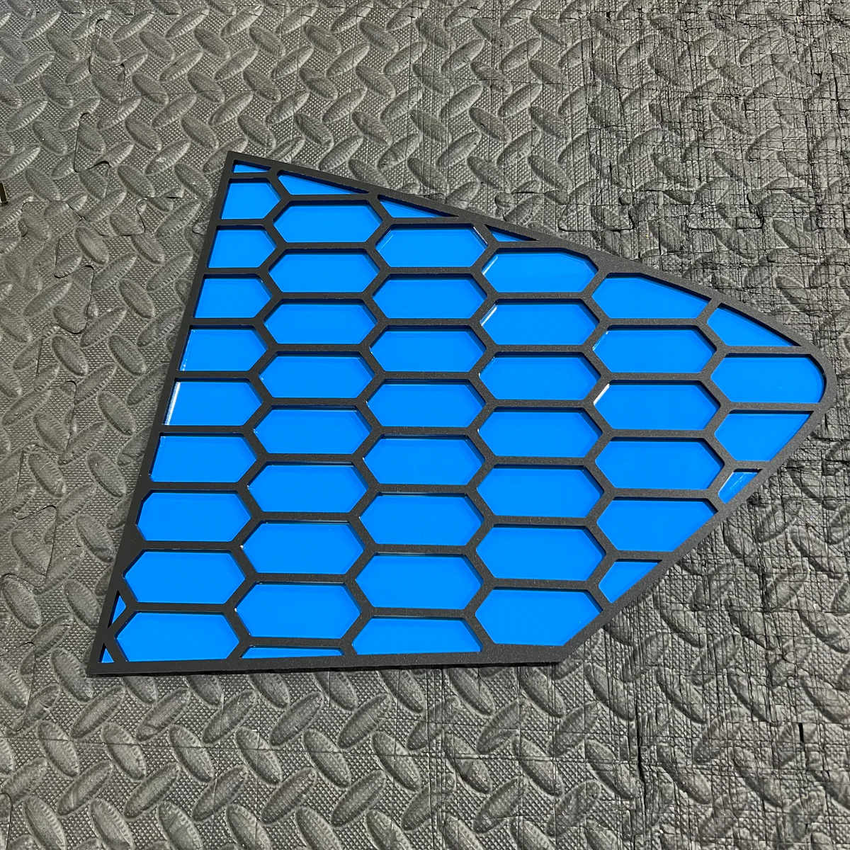 Mk4/4.5 Focus (Hatchback) Rear Quarter Window Inserts (Left Hand Side) - Satin Black Hexagonal Design With Painted Azure Blue Backing Plate