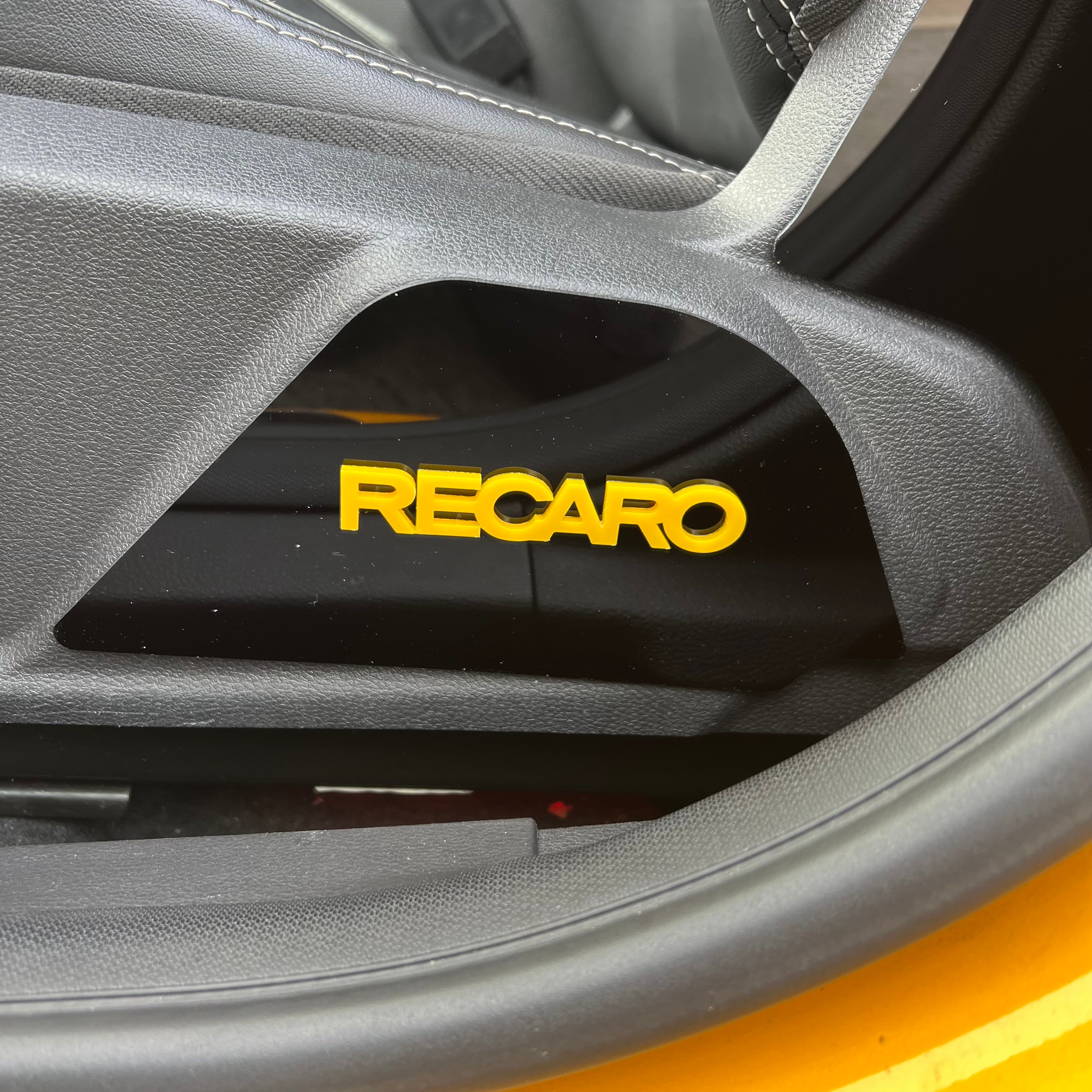 Proform Mk3/3.5 Focus ST Seat Plate Set - Gloss Black With Amber Yellow Detail