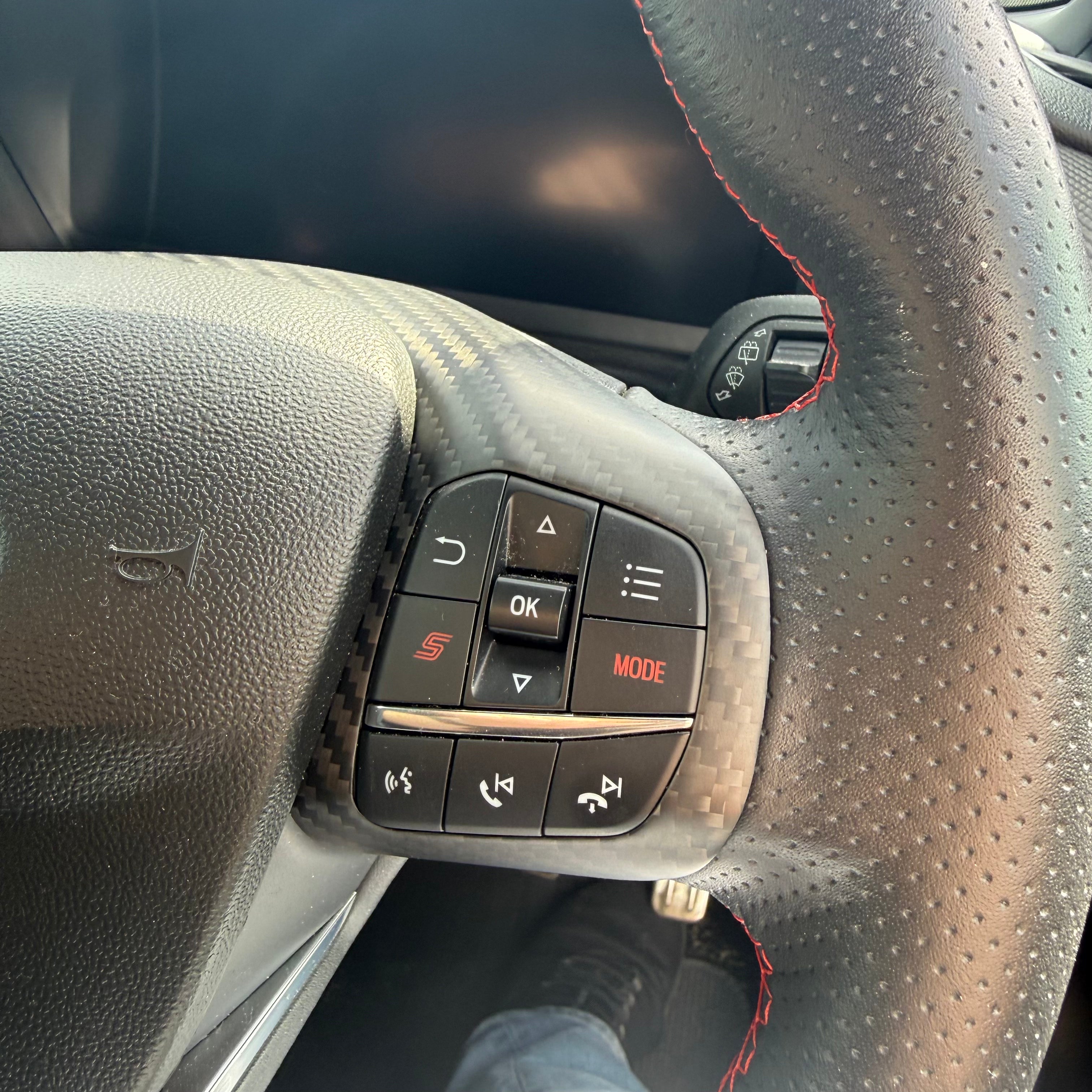 Mk8/8.5 Fiesta Real Carbon Fibre Upper Steering Wheel Trim - Satin Finish