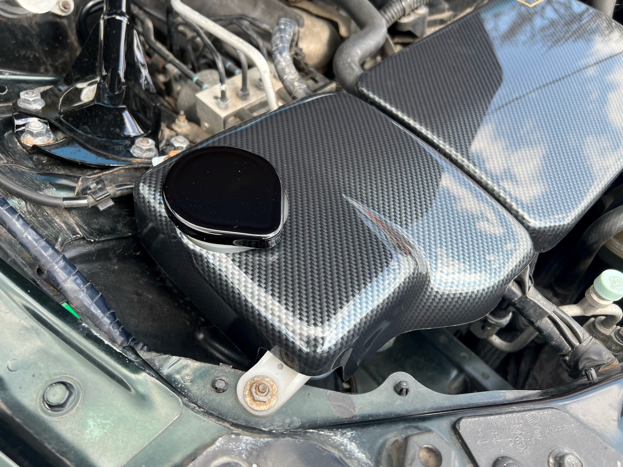 Proform Scheibenwaschbehälter-Abdeckung – Mazda MX5/Miata Mk3/3.5/NC (Kunststoffoberflächen)