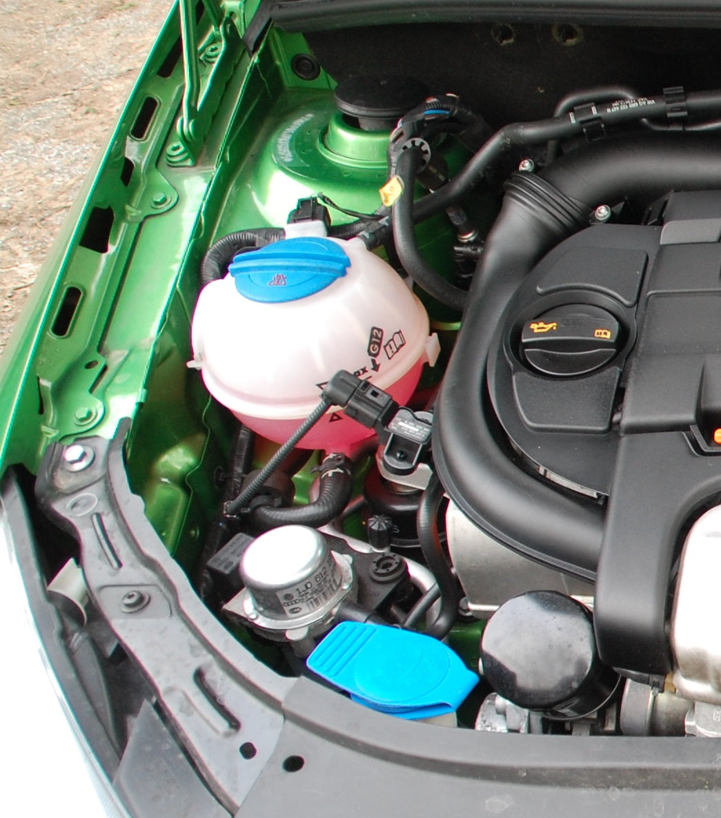 Proform Kühlmitteltankabdeckung – Skoda Octavia Mk2 (Kunststoffoberflächen)