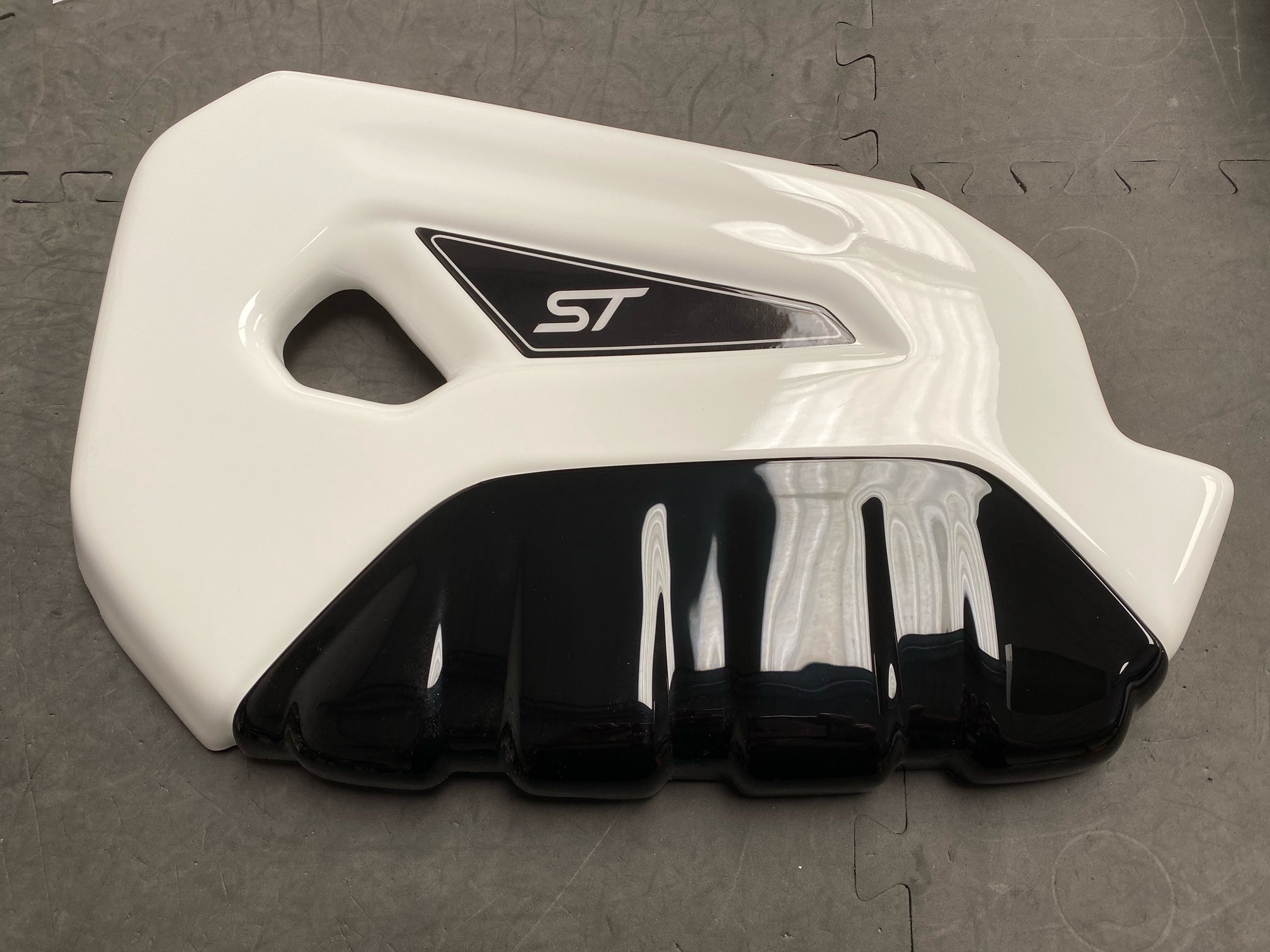 Proform Small Engine Bay Dress Up Kit Bundle – (Lackierte Oberflächen) – Fiesta Mk7.5 ST180 / ST200