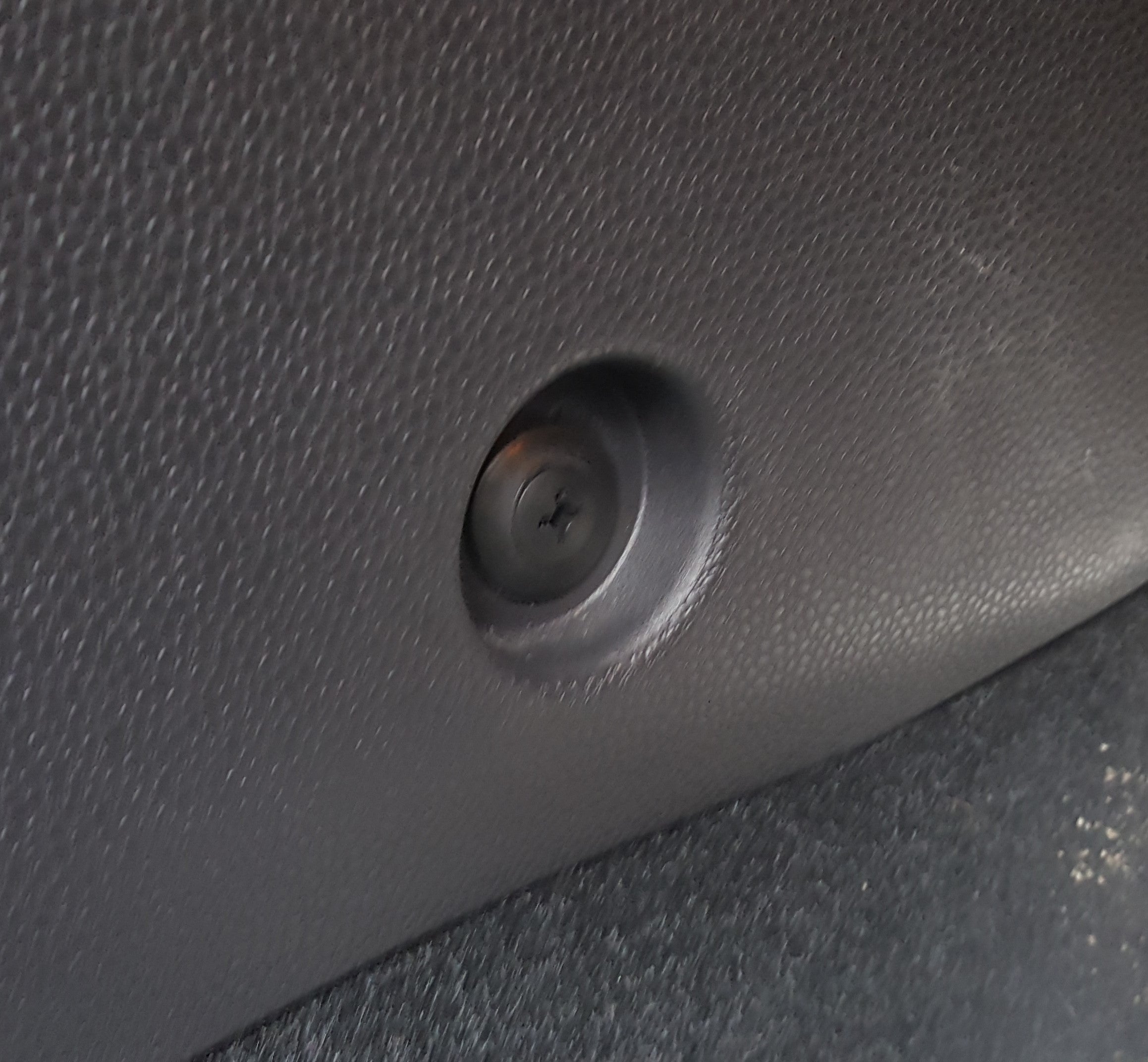 Rivets poussoirs en plastique Ford