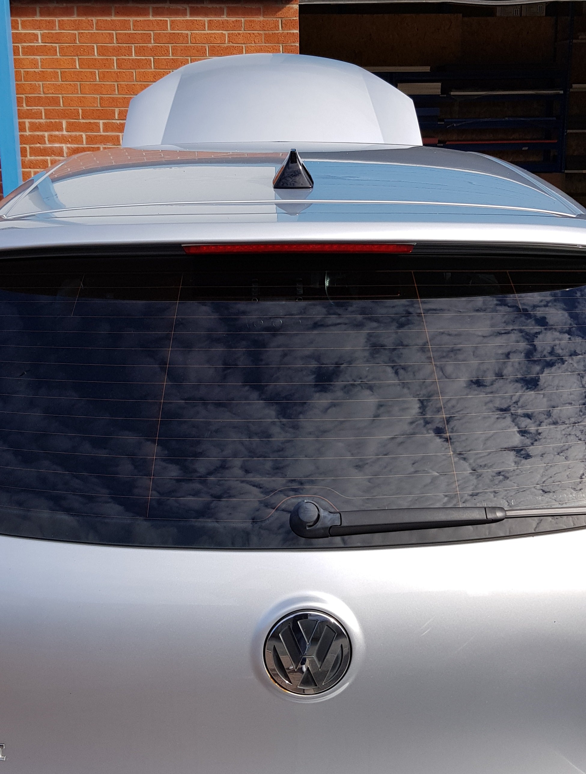 „Haifischflossen“-Antenne (lackiert/hydrodipped) – Volkswagen Golf Mk5 (inkl. GTI)
