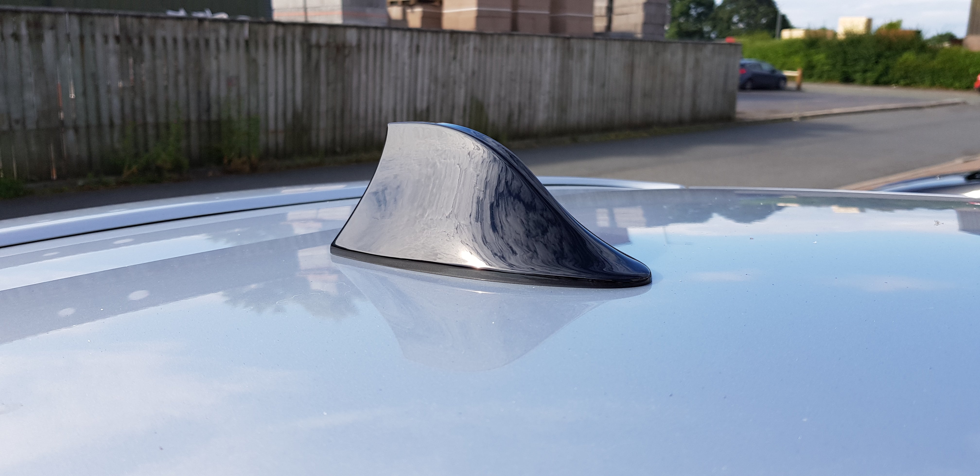 „Haifischflossen“-Antenne (lackiert/hydrodipped) – Volkswagen Golf Mk5 (inkl. GTI)