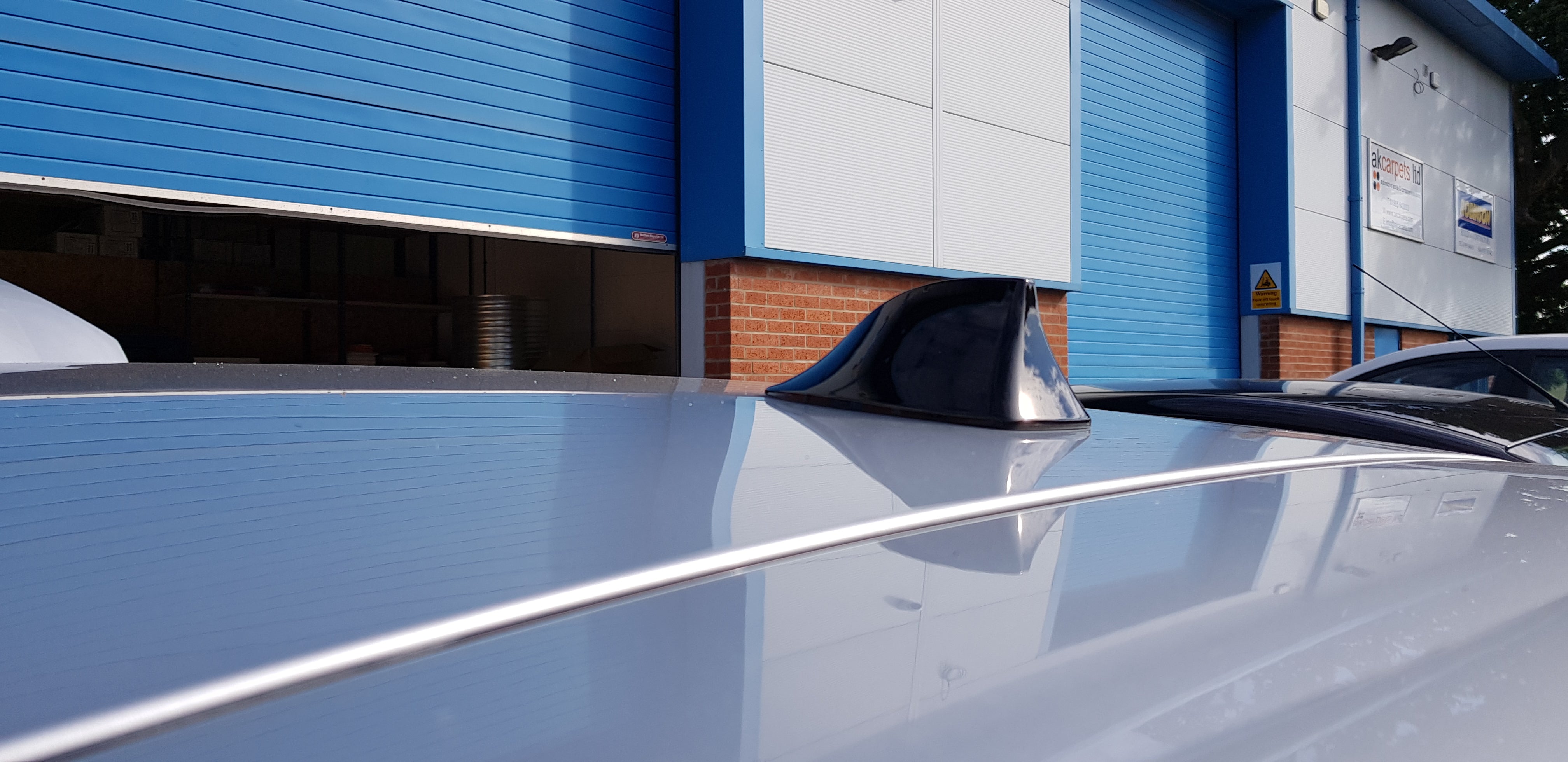 „Haifischflossen“-Antenne (lackiert/hydrodipped) – Volkswagen Golf Mk5 (inkl. GTI)