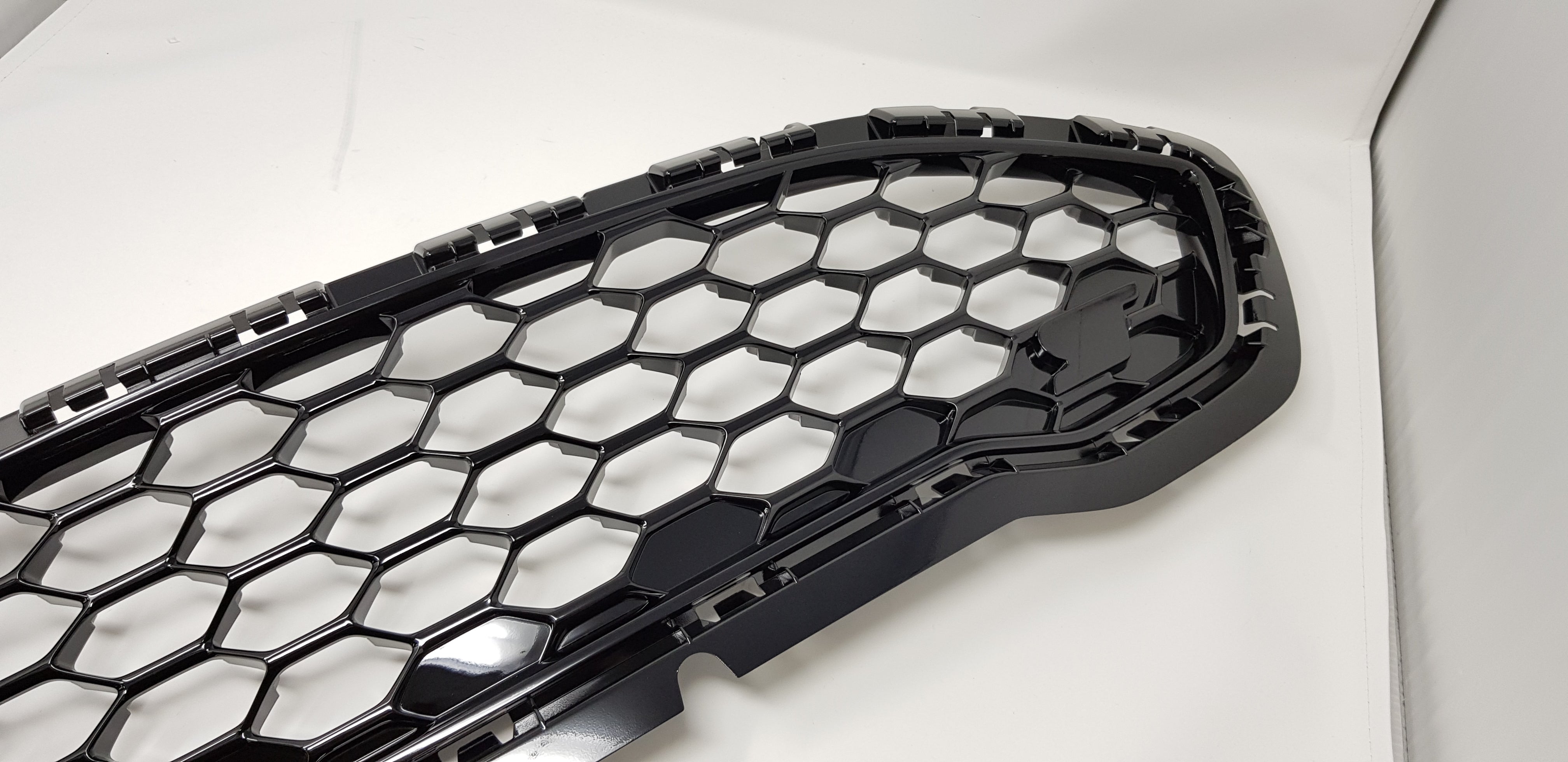 Kühlergrill vorne – Original Ford Mk8 Fiesta ST (lackiert)