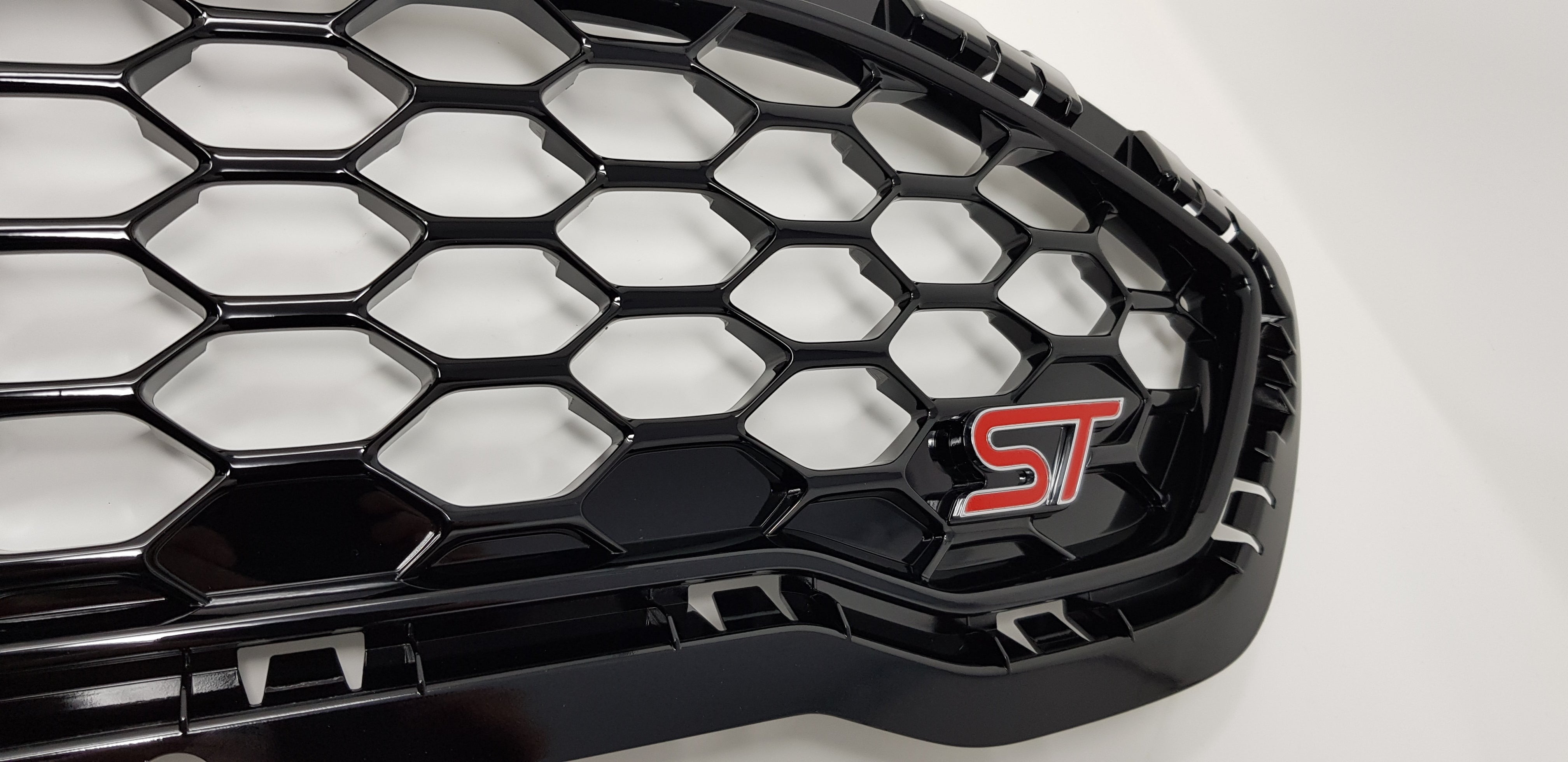 Kühlergrill vorne – Original Ford Mk8 Fiesta ST (lackiert)
