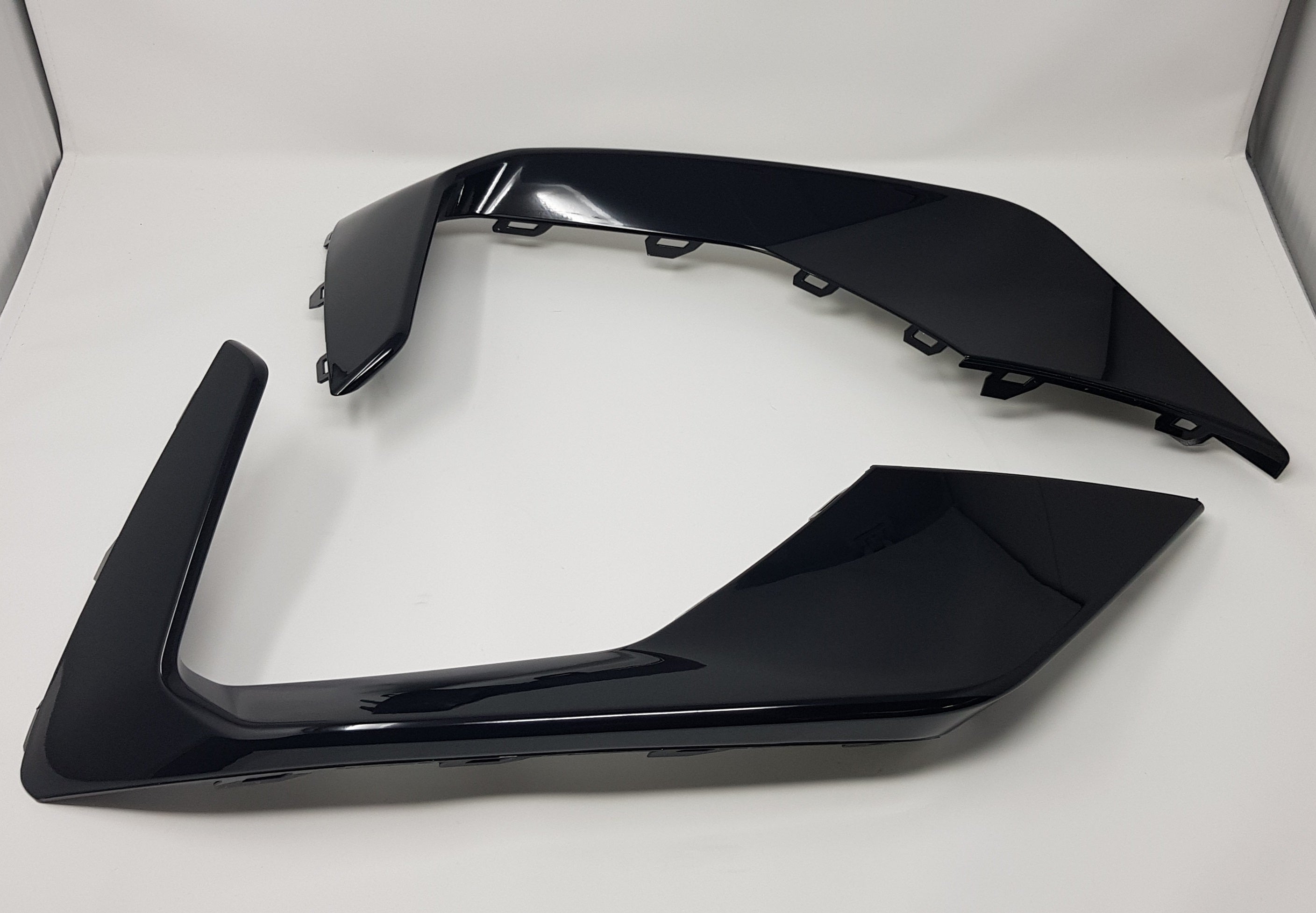 Outer Fog Light Surround Bezels (Painted) - Mk4 Focus ST/ ST Line
