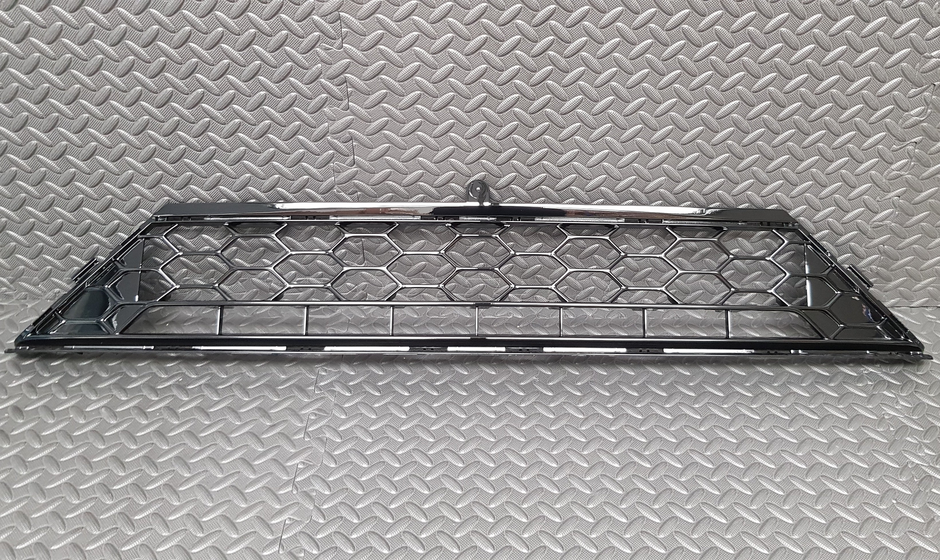 Kühlergrill vorne unten – Original Ford Mk8/8.5 Fiesta ST (lackiert)