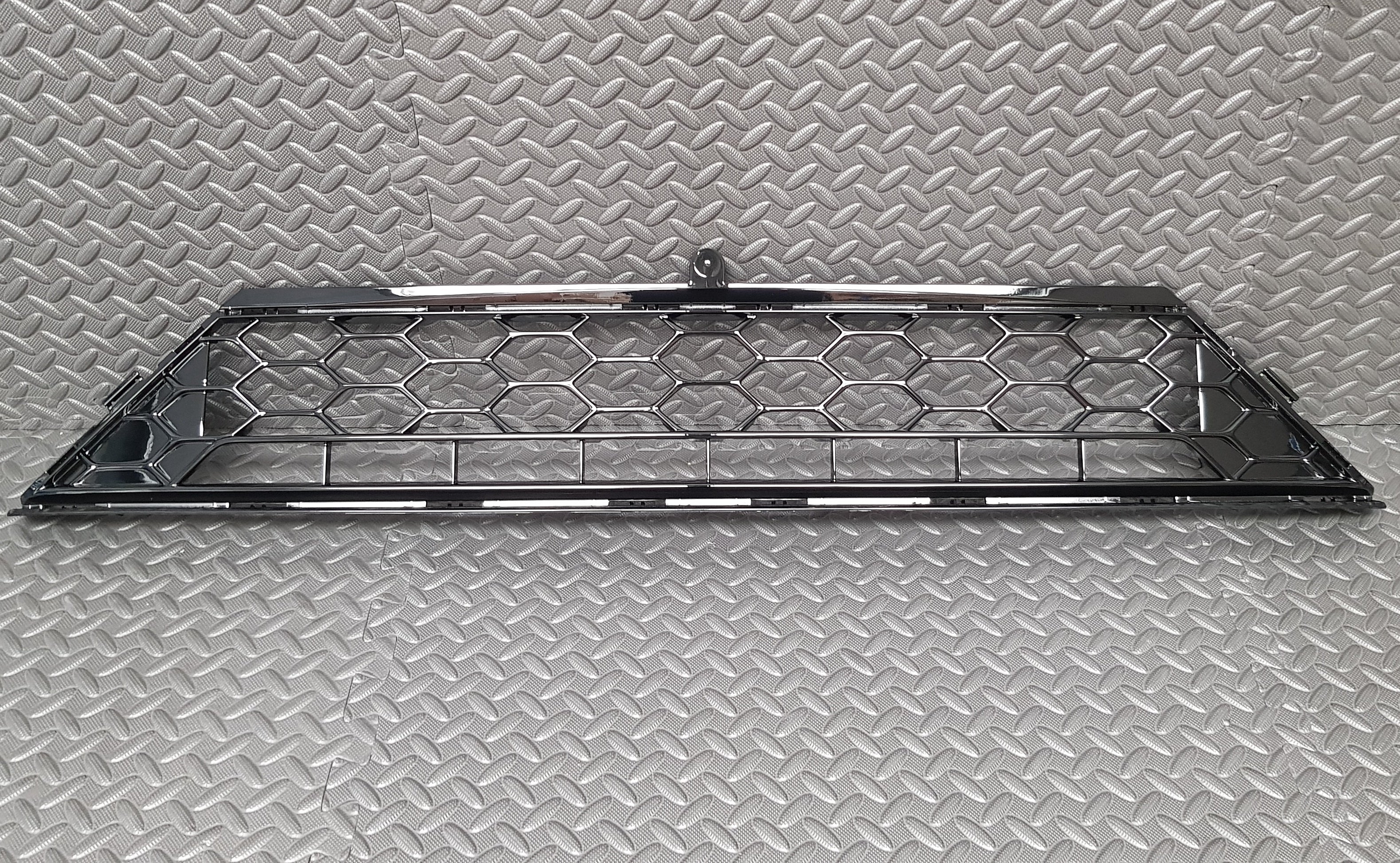 Kühlergrill vorne unten – Original Ford Mk8/8.5 Fiesta ST (lackiert)
