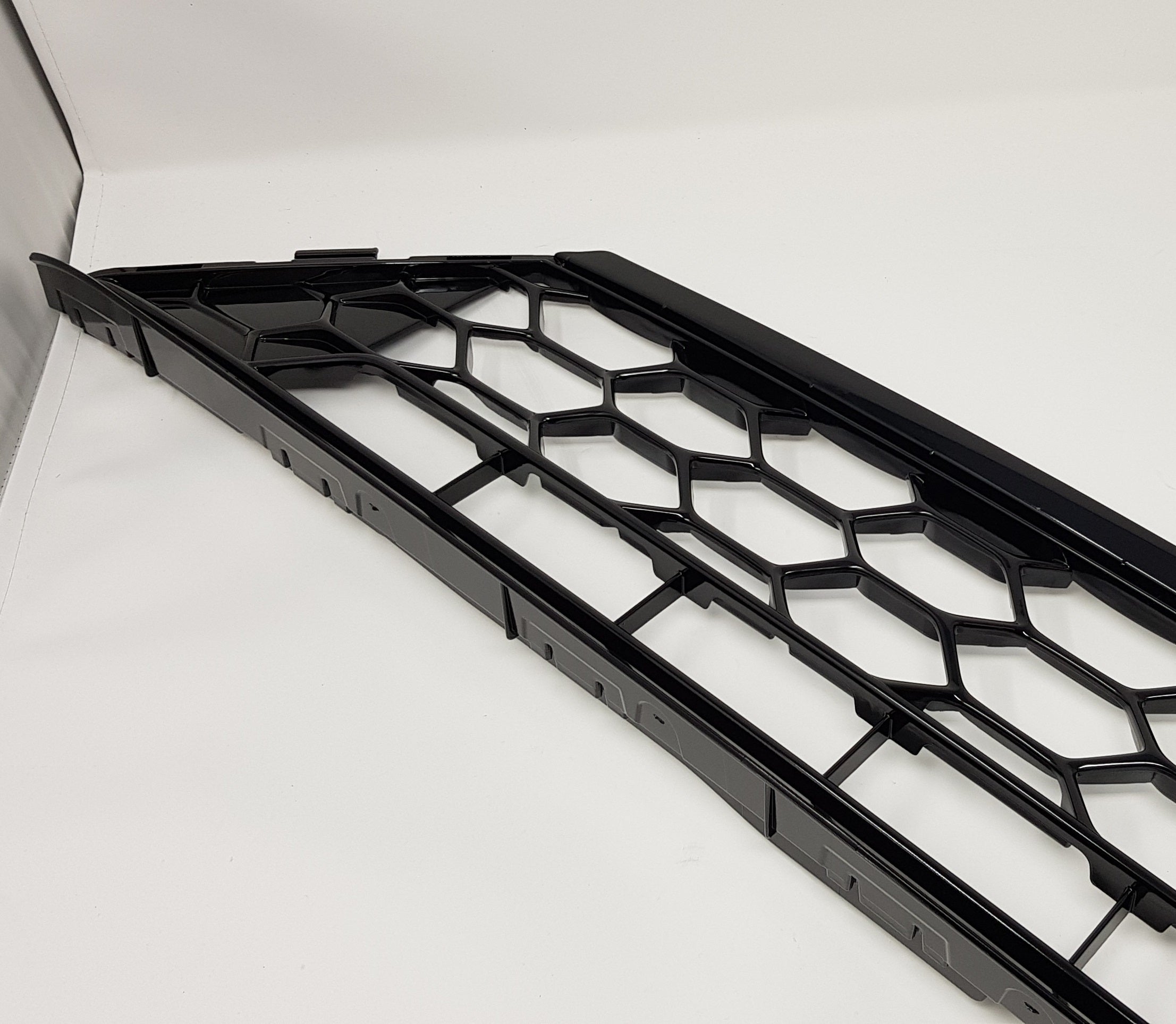 Kühlergrill vorne unten – Original Ford Mk8/8.5 Fiesta ST (lackiert)